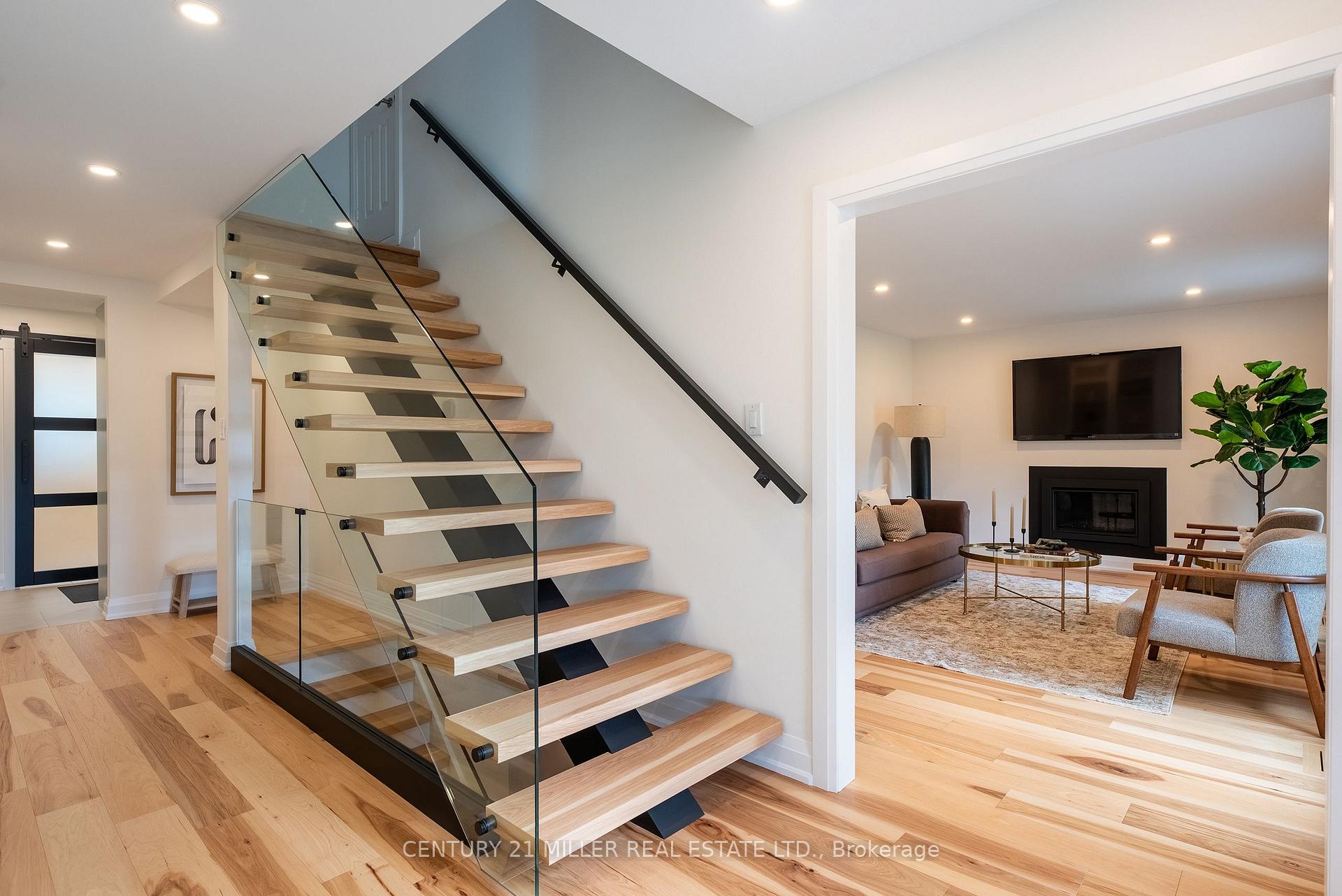 Photo 5 of 579 Fourth Line, Oakville, West — HOMEH