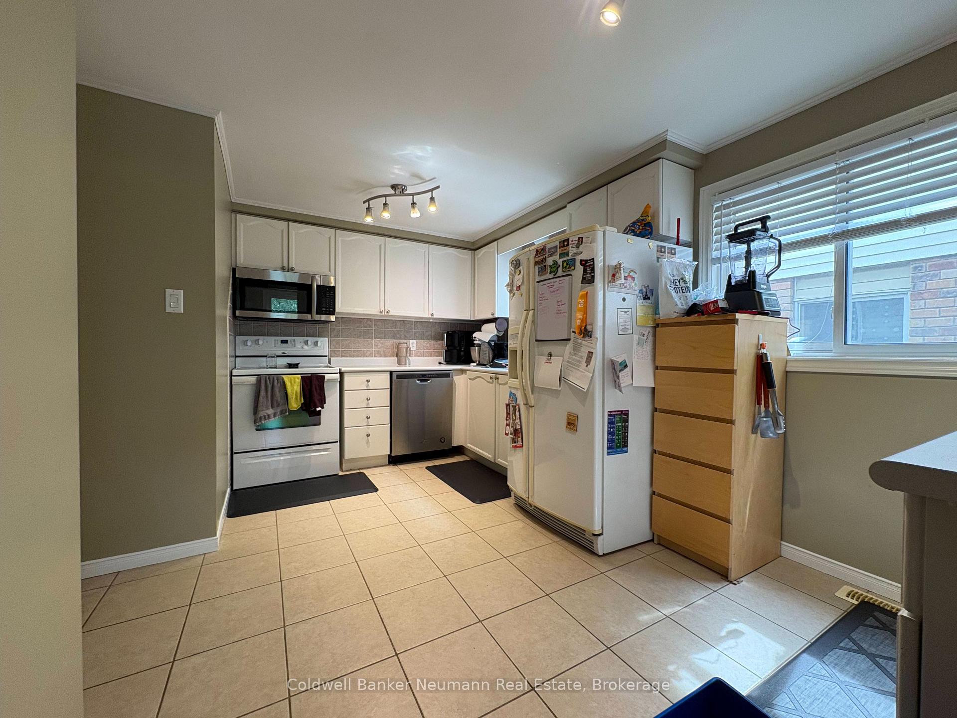 Photo 3 of Unit UPPER, 120 Moss Place, Guelph, Kortright West — HOMEH