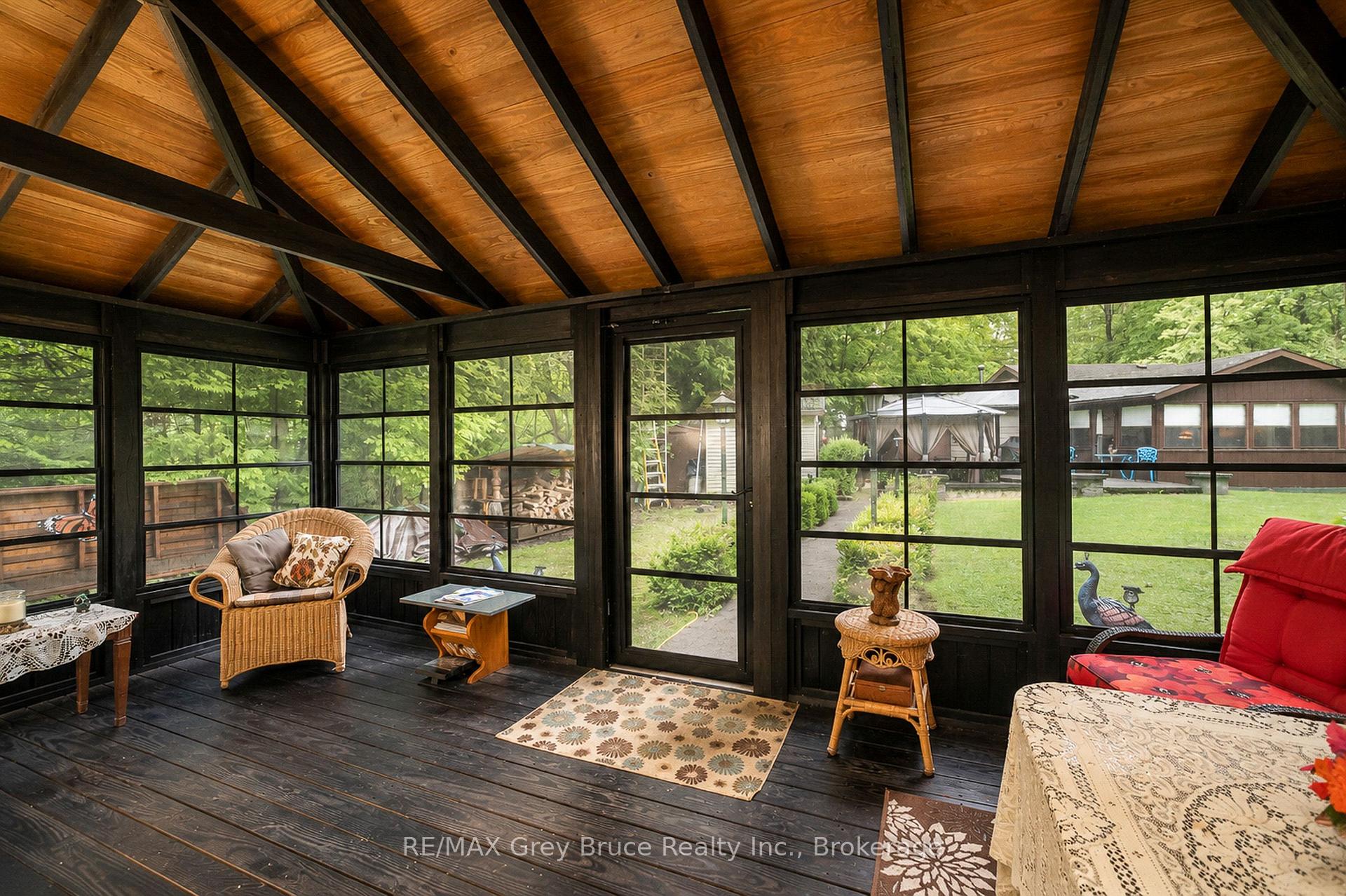 Photo 4 of 263617 Southgate Road, Southgate — HOMEH