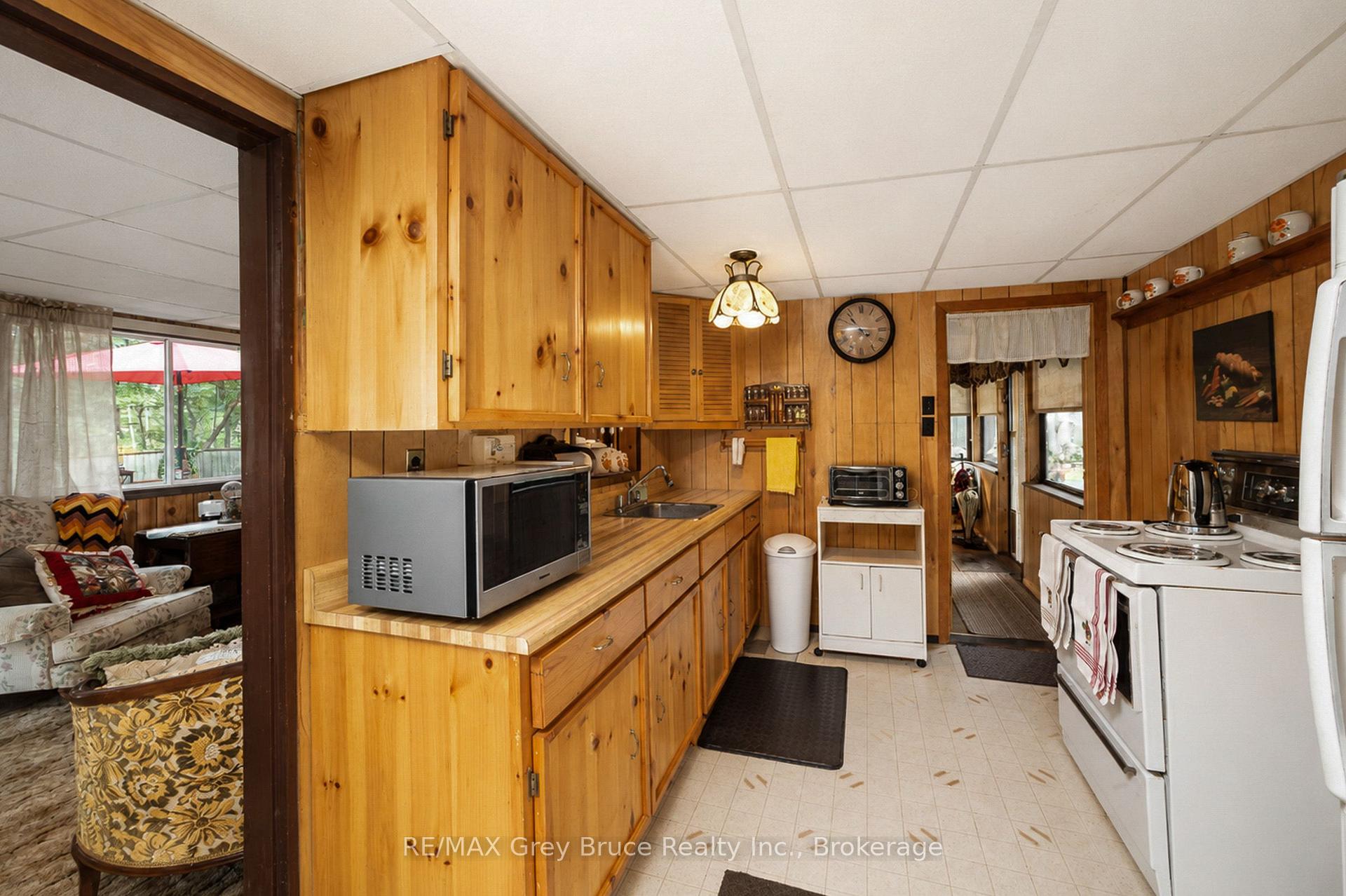 Photo 12 of 263617 Southgate Road, Southgate — HOMEH