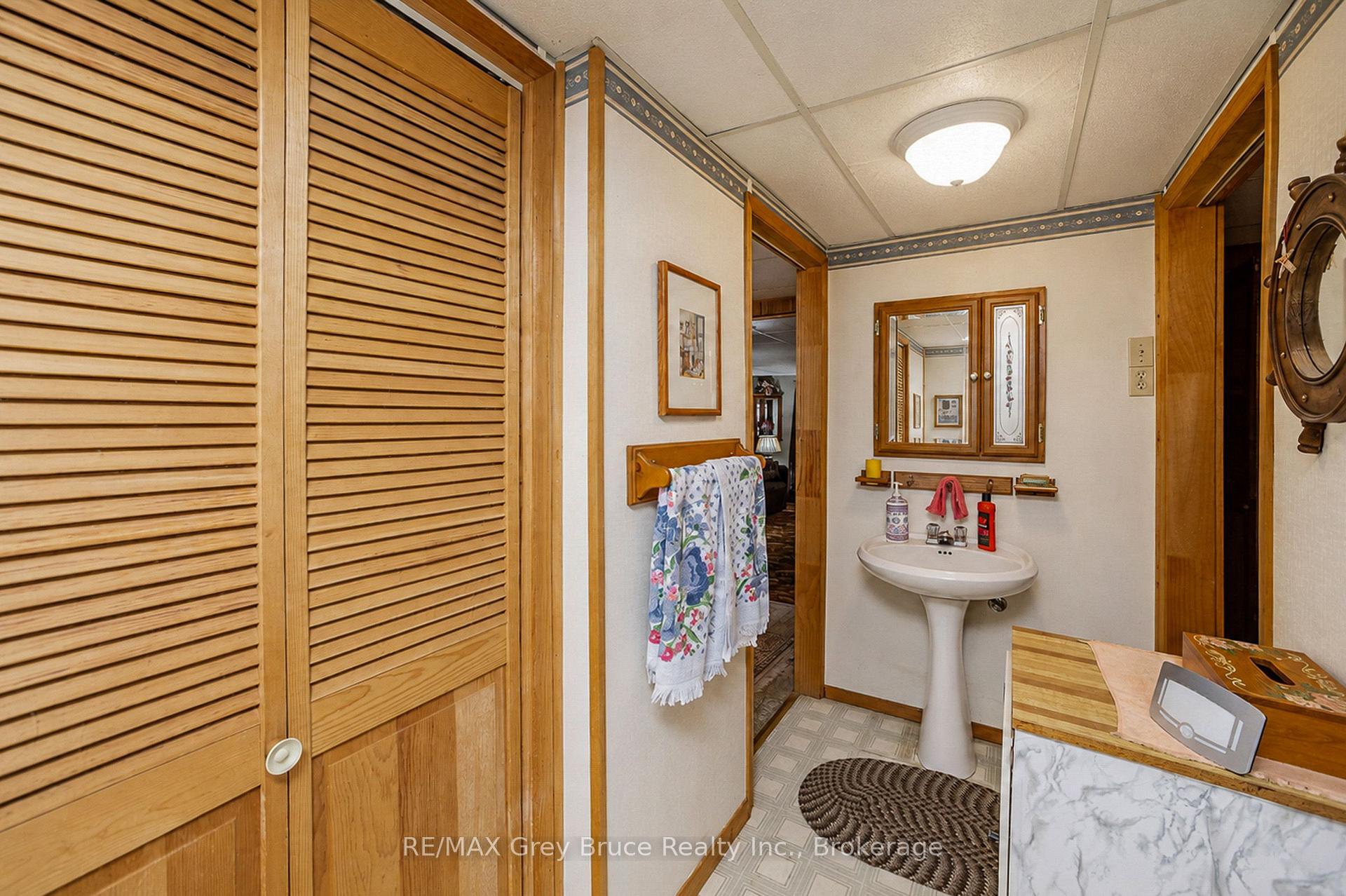 Photo 22 of 263617 Southgate Road, Southgate — HOMEH