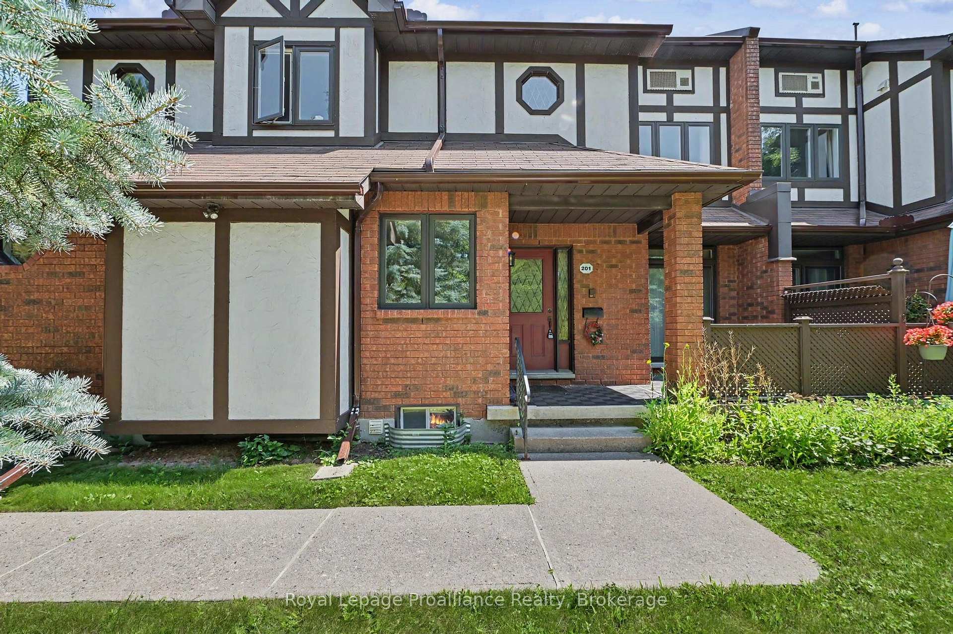 Photo of Unit 201, 245 Elgin Street W