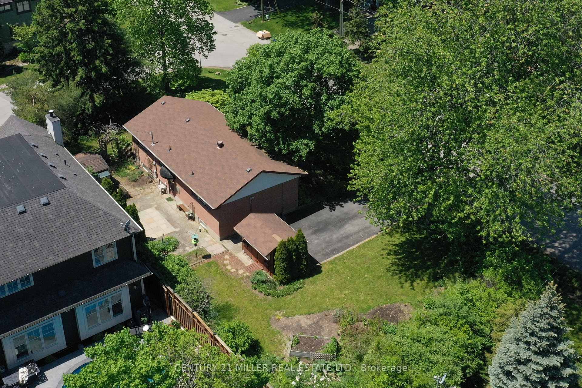 Photo 5 of 1304 Avon Crescent, Oakville, Morrison — HOMEH