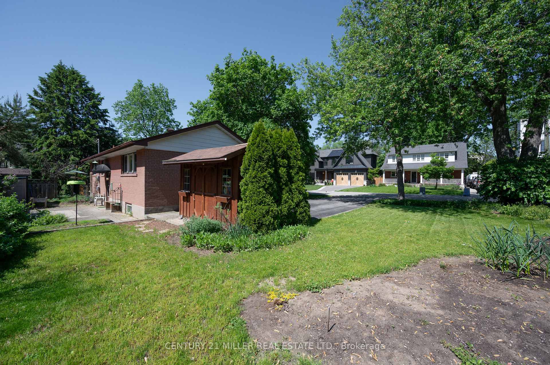 Photo 7 of 1304 Avon Crescent, Oakville, Morrison — HOMEH