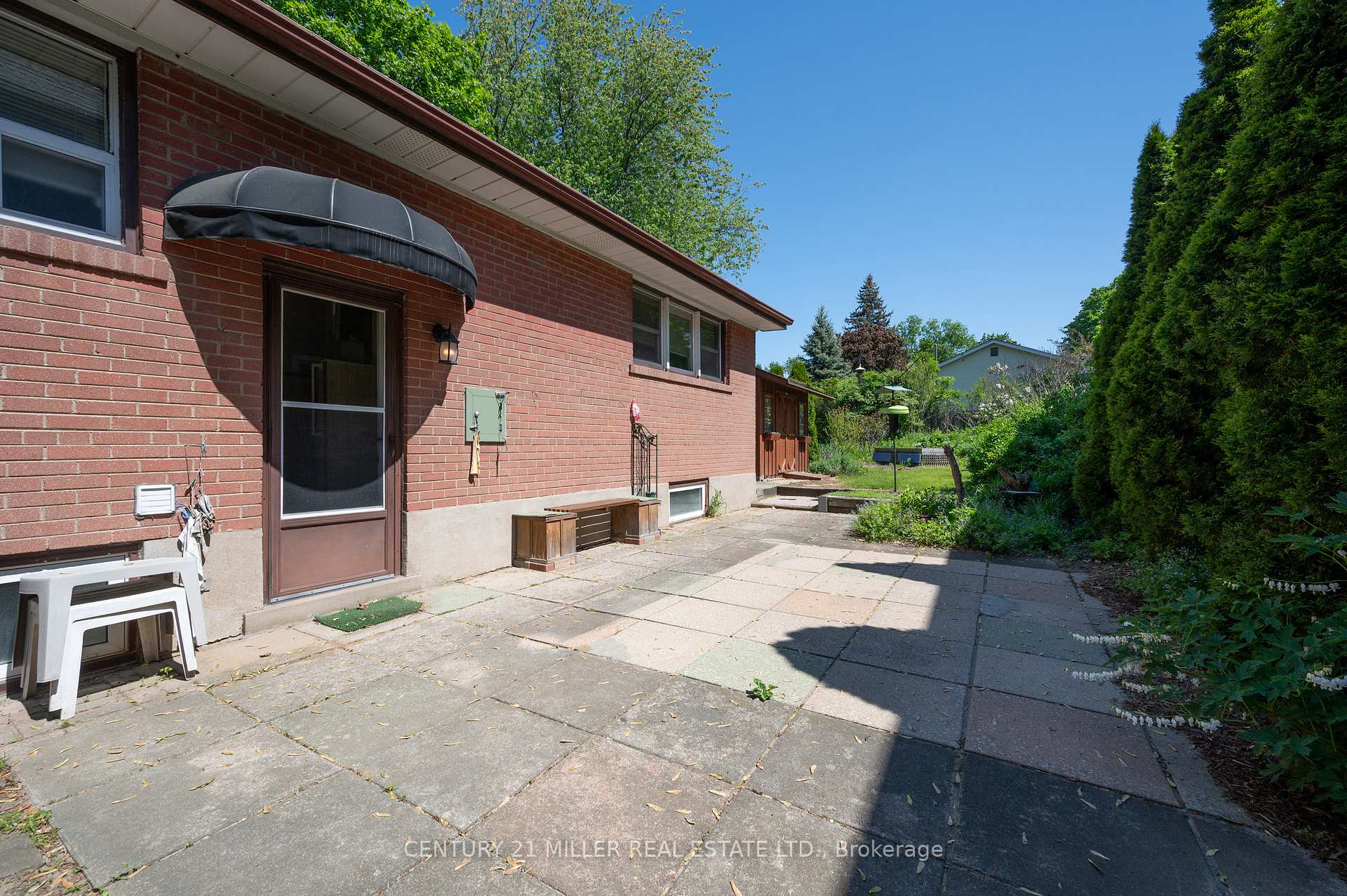Photo 10 of 1304 Avon Crescent, Oakville, Morrison — HOMEH
