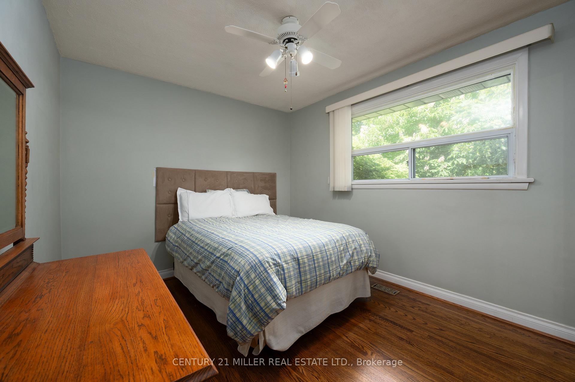 Photo 14 of 1304 Avon Crescent, Oakville, Morrison — HOMEH