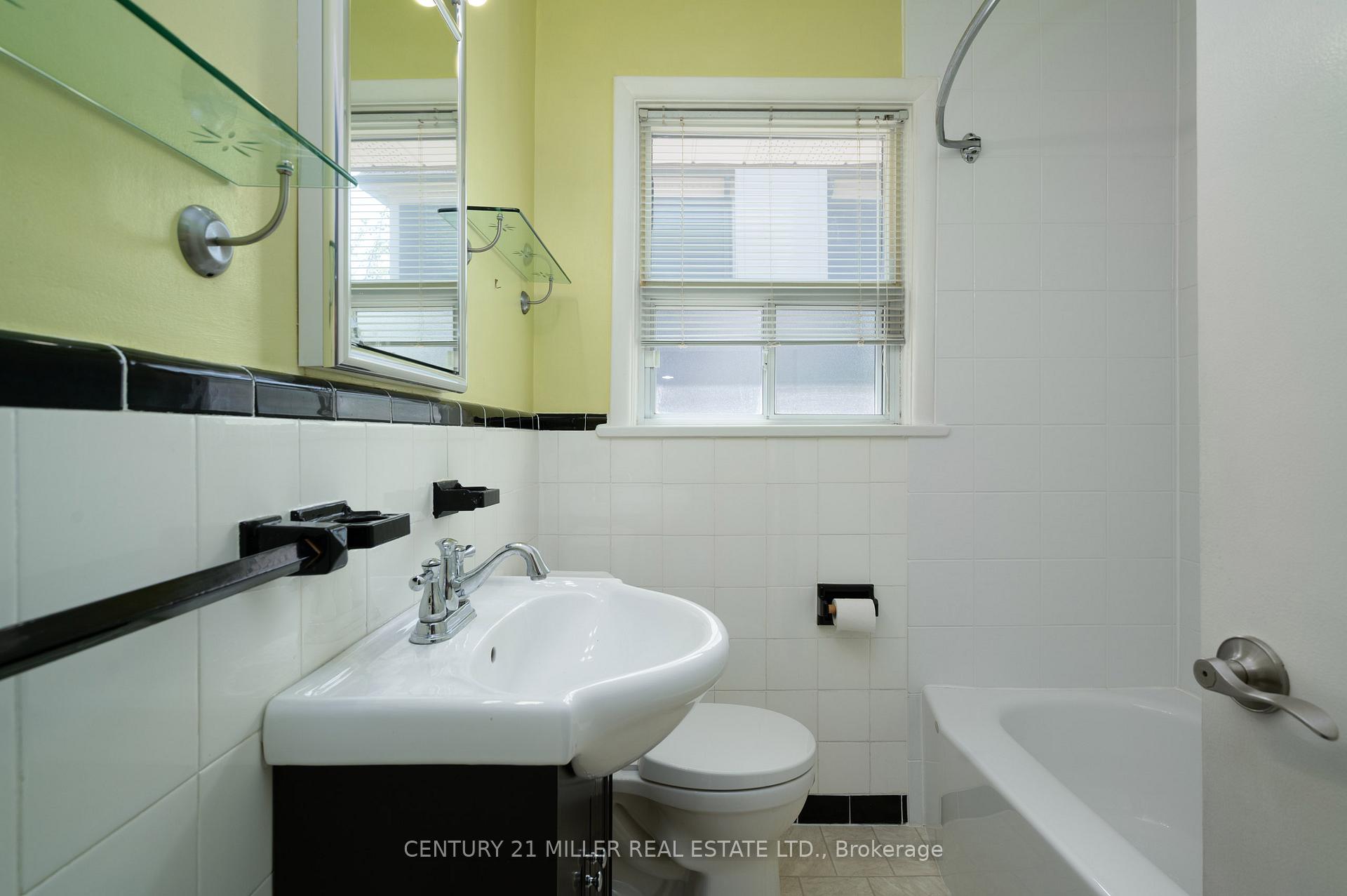 Photo 16 of 1304 Avon Crescent, Oakville, Morrison — HOMEH