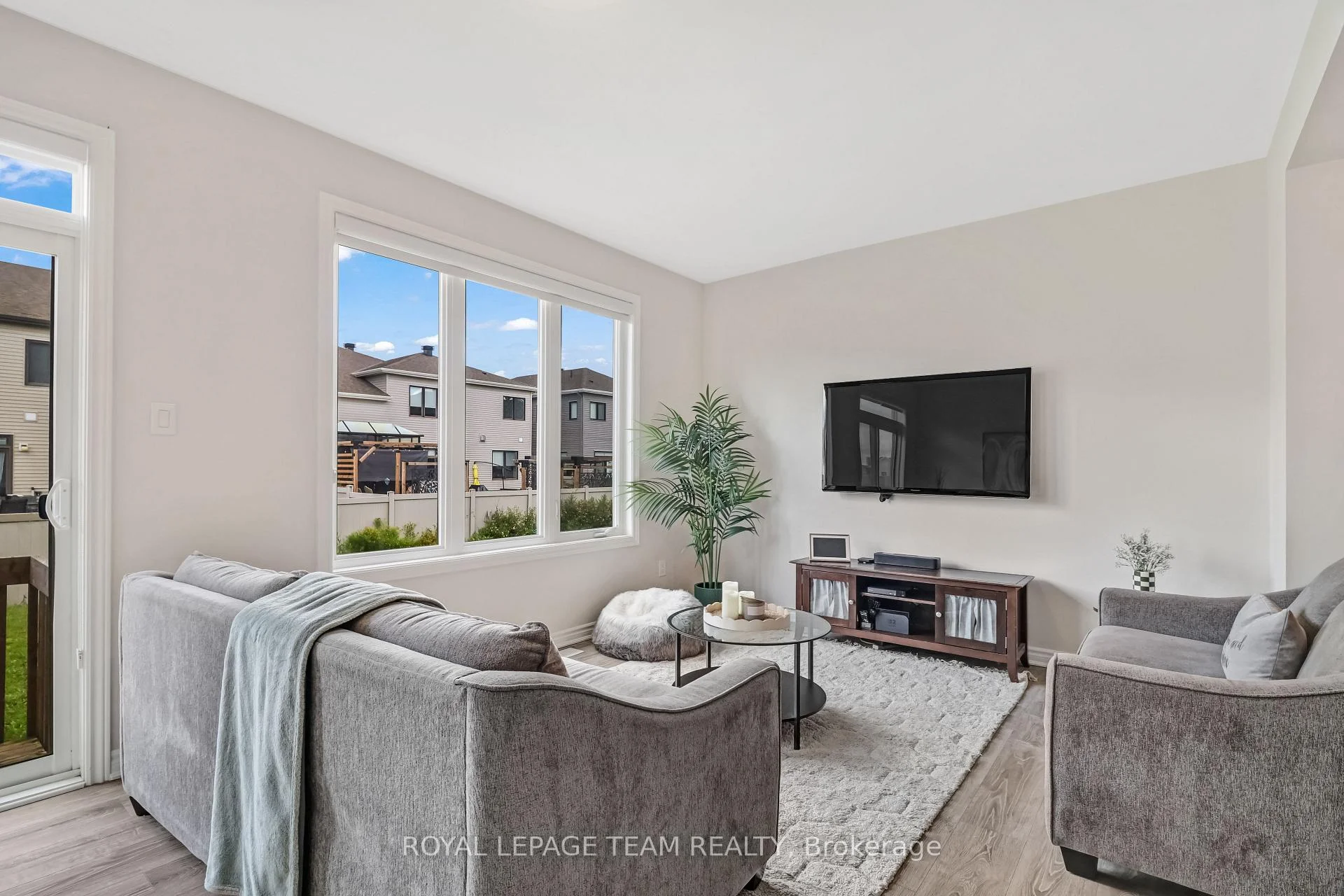 Photo 15 of 770 Brittanic Road, Ottawa, Kanata - Emerald Meadows/Trailwest — HOMEH