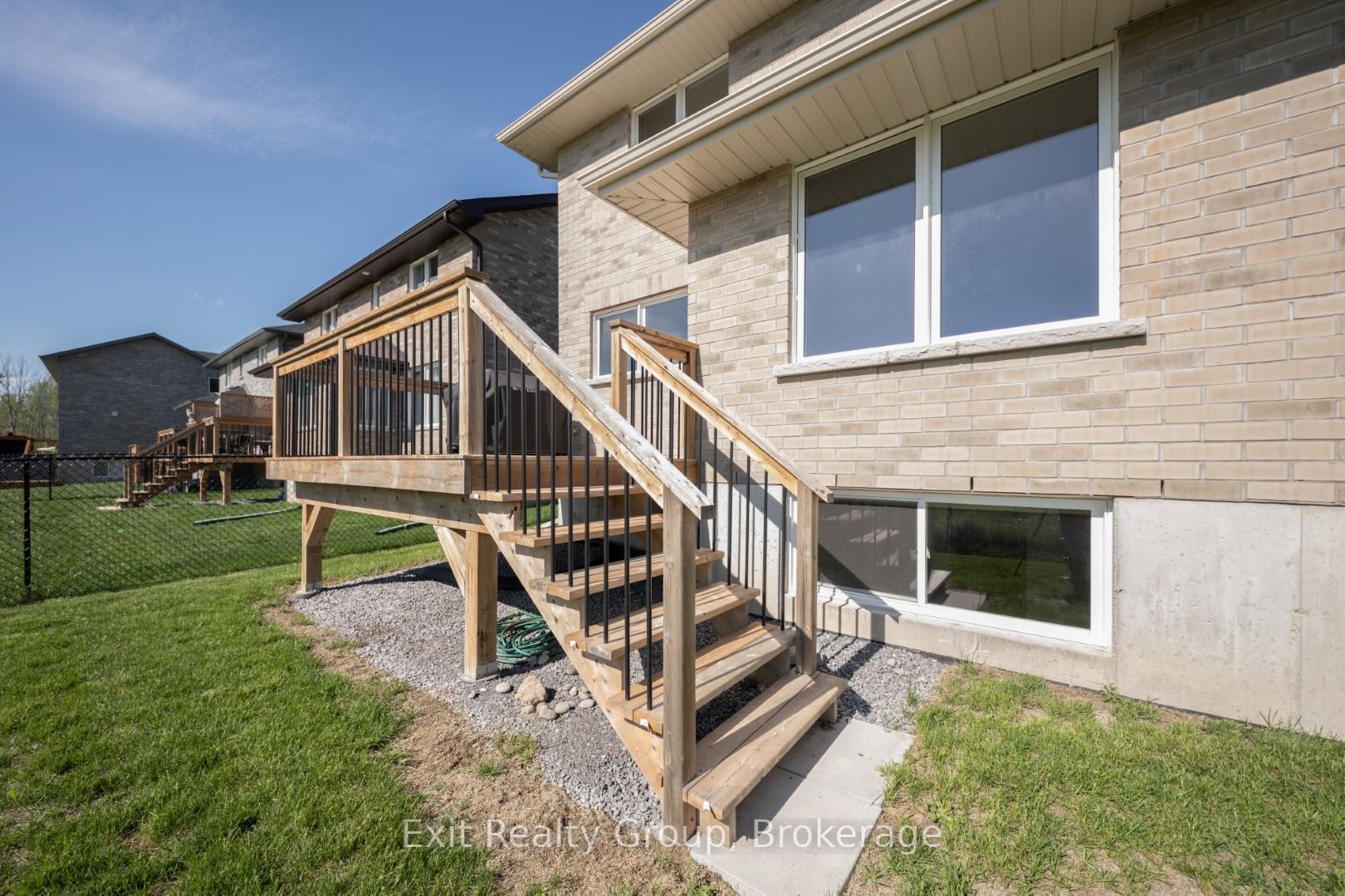 Photo 33 of 49 Lanark Drive, Belleville, Belleville Ward — HOMEH