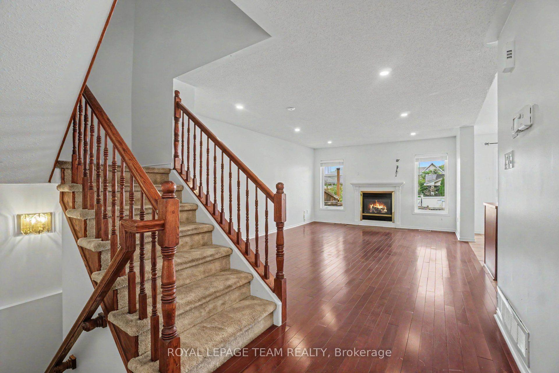 Photo 3 of 13 Stoneleigh Street, Ottawa, Barrhaven - Strandherd — HOMEH