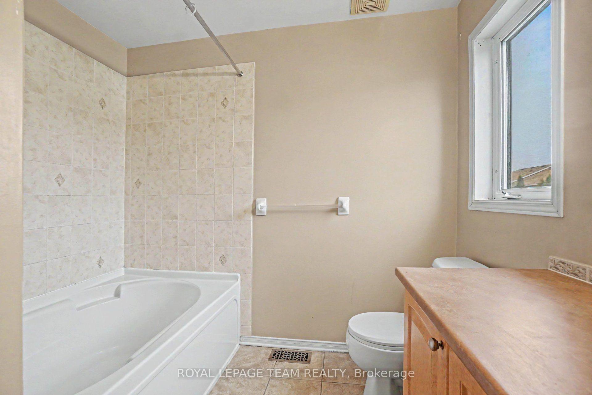 Photo 20 of 13 Stoneleigh Street, Ottawa, Barrhaven - Strandherd — HOMEH