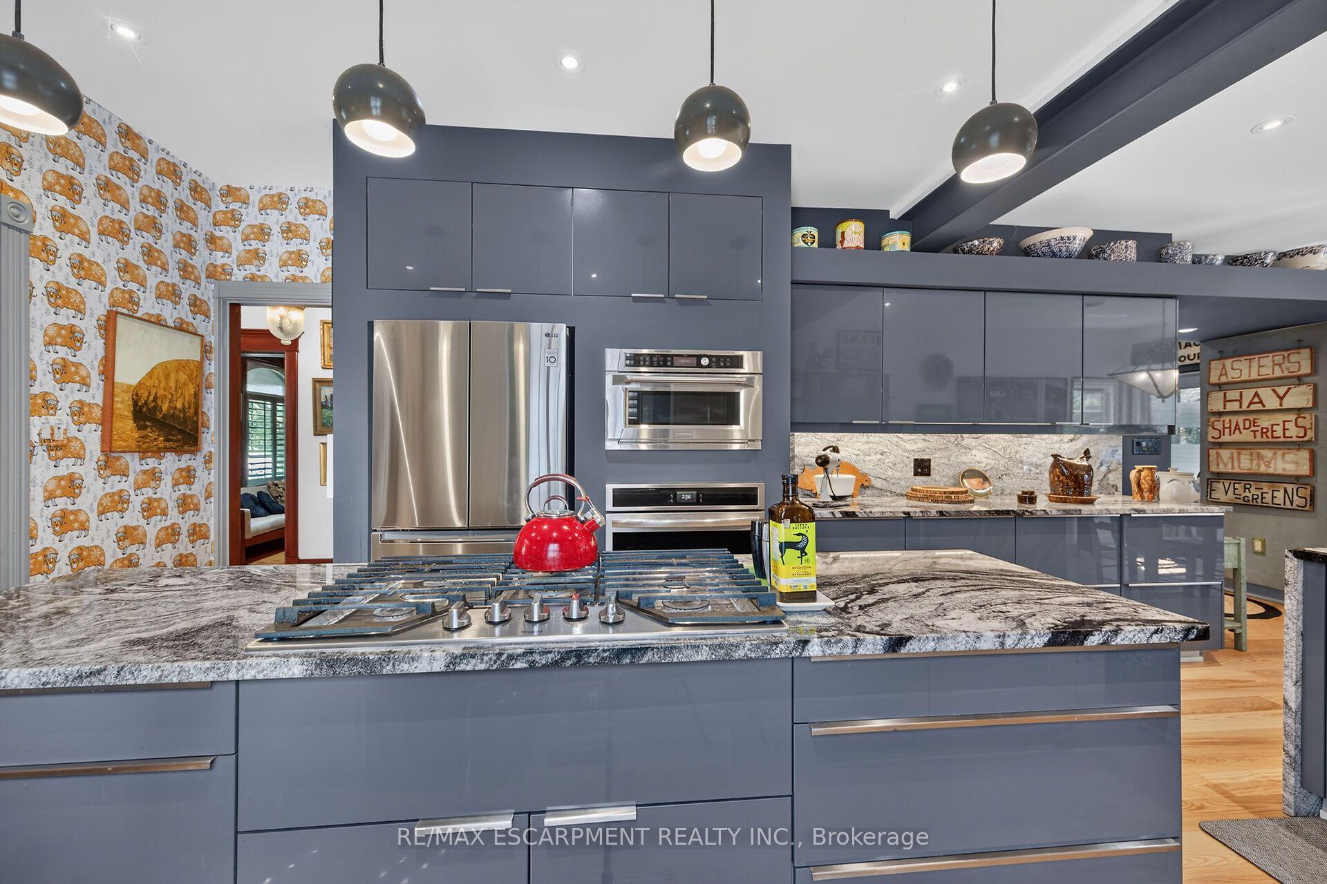 Photo 10 of 2074 Governors Road, Hamilton, Ancaster — HOMEH