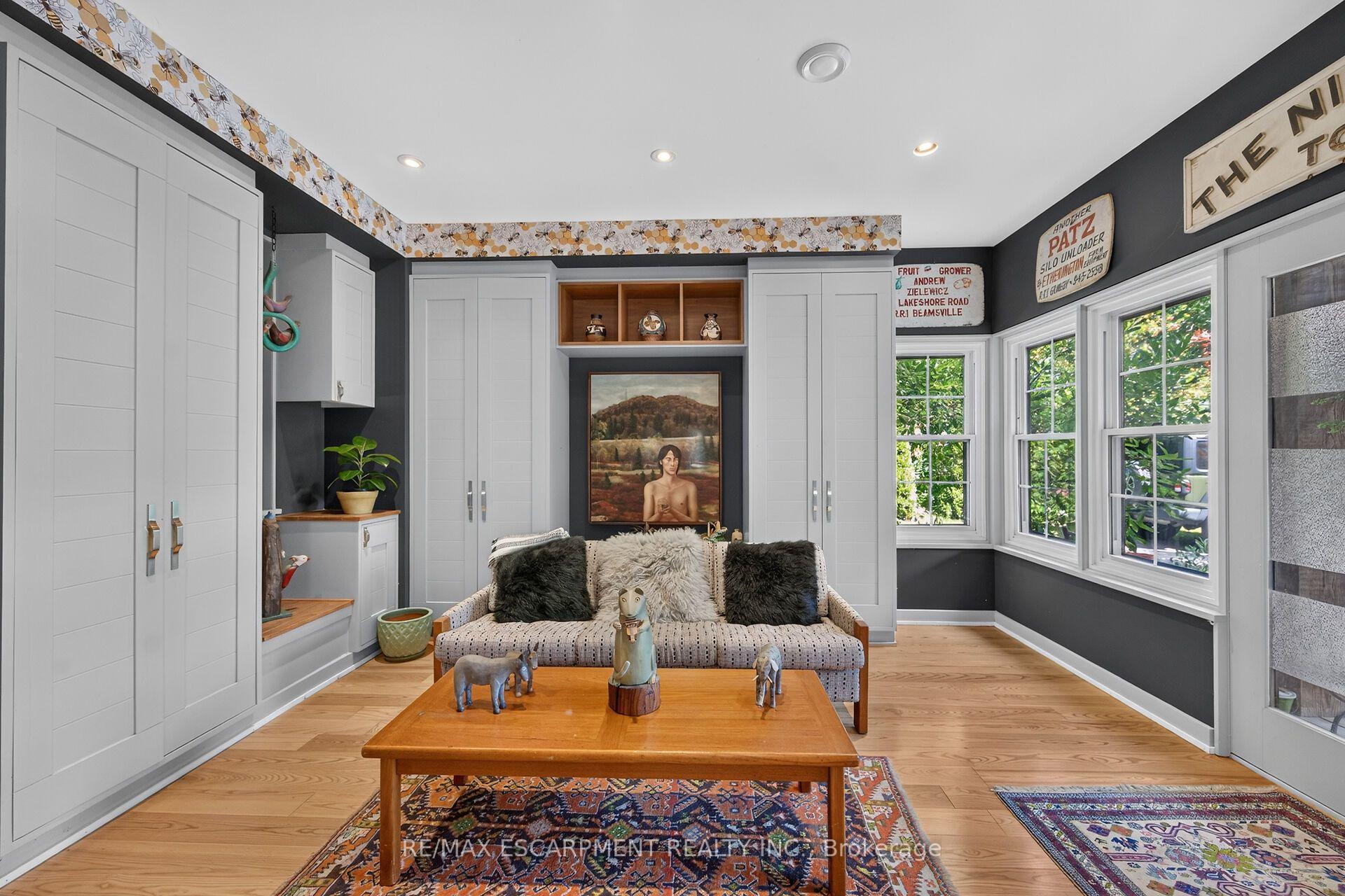 Photo 16 of 2074 Governors Road, Hamilton, Ancaster — HOMEH
