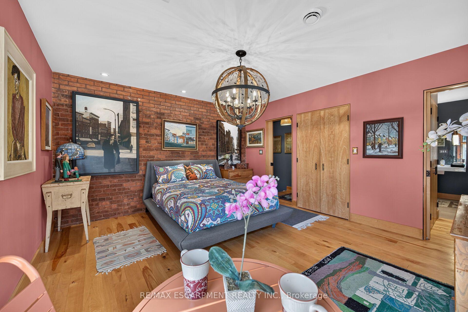 Photo 23 of 2074 Governors Road, Hamilton, Ancaster — HOMEH