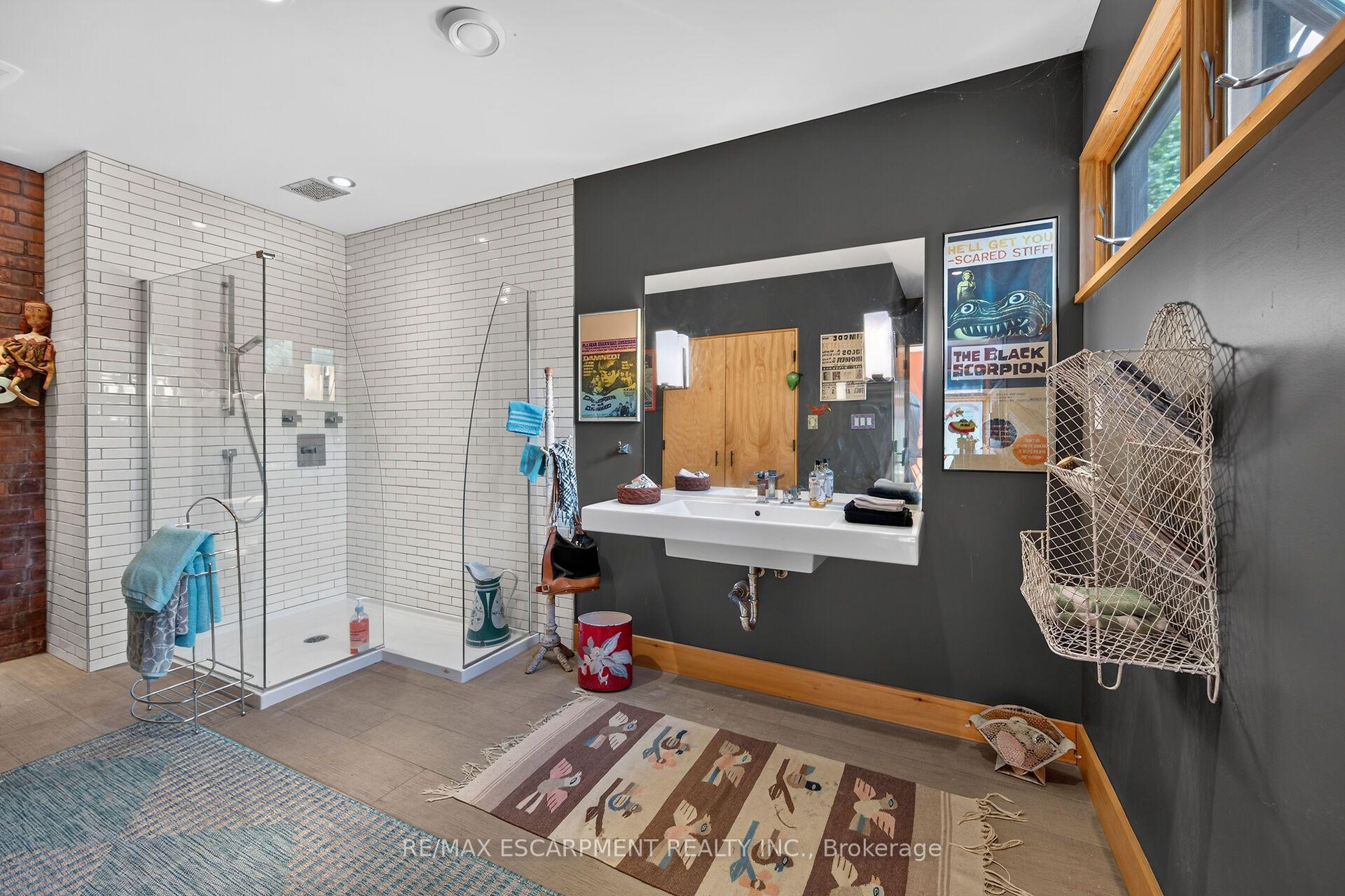 Photo 24 of 2074 Governors Road, Hamilton, Ancaster — HOMEH