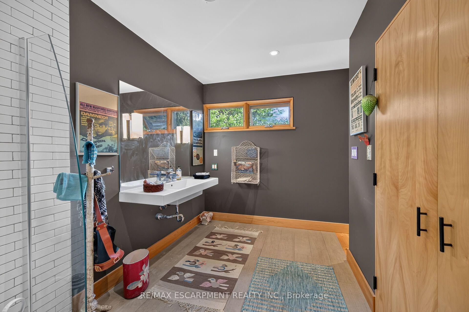Photo 25 of 2074 Governors Road, Hamilton, Ancaster — HOMEH