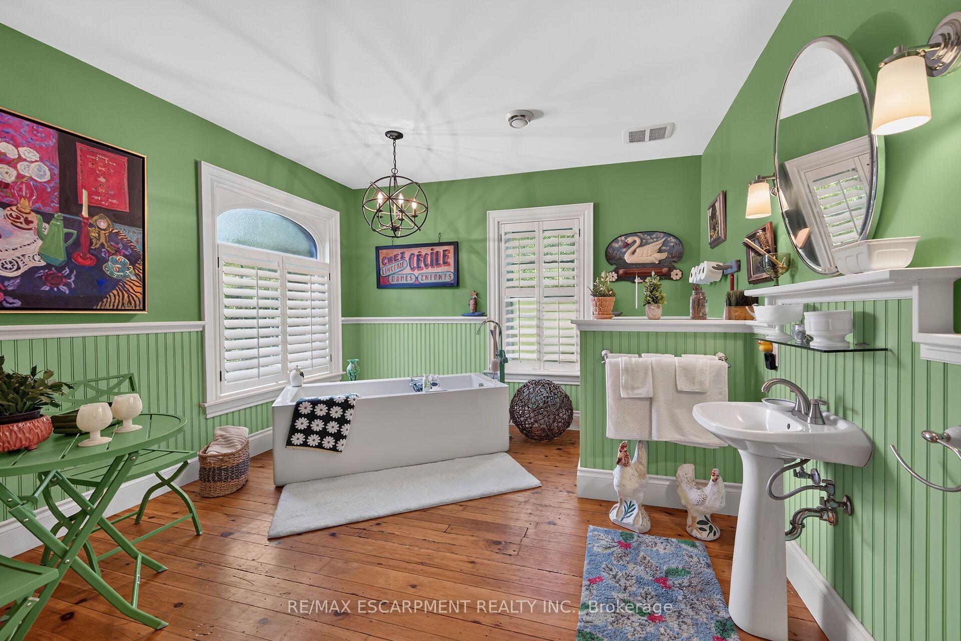 Photo 28 of 2074 Governors Road, Hamilton, Ancaster — HOMEH