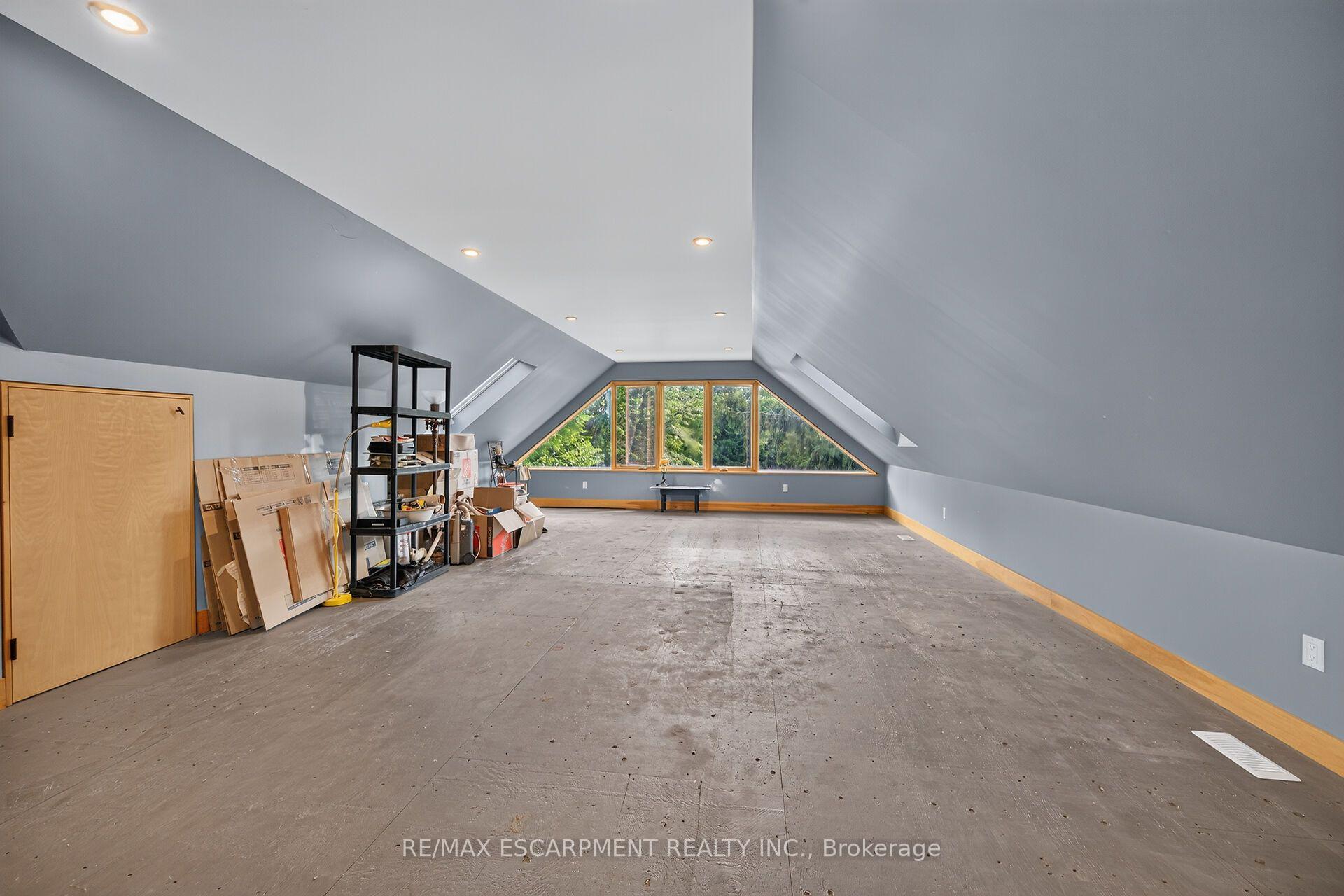 Photo 31 of 2074 Governors Road, Hamilton, Ancaster — HOMEH