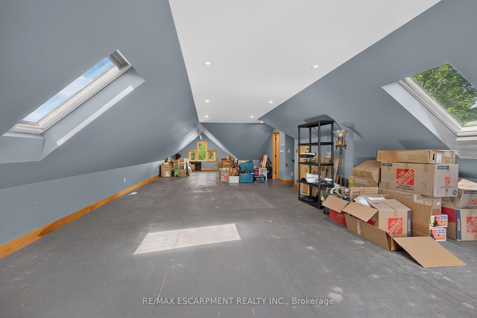 Photo 32 of 2074 Governors Road, Hamilton, Ancaster — HOMEH