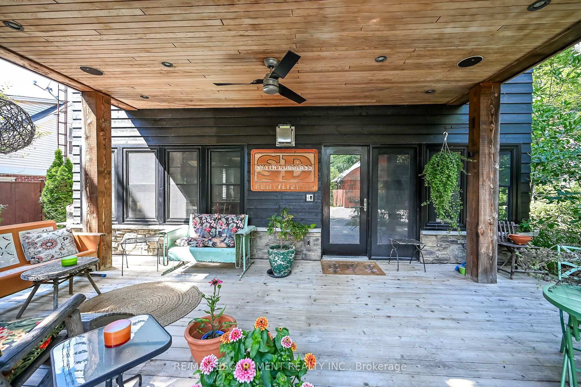 Photo 35 of 2074 Governors Road, Hamilton, Ancaster — HOMEH