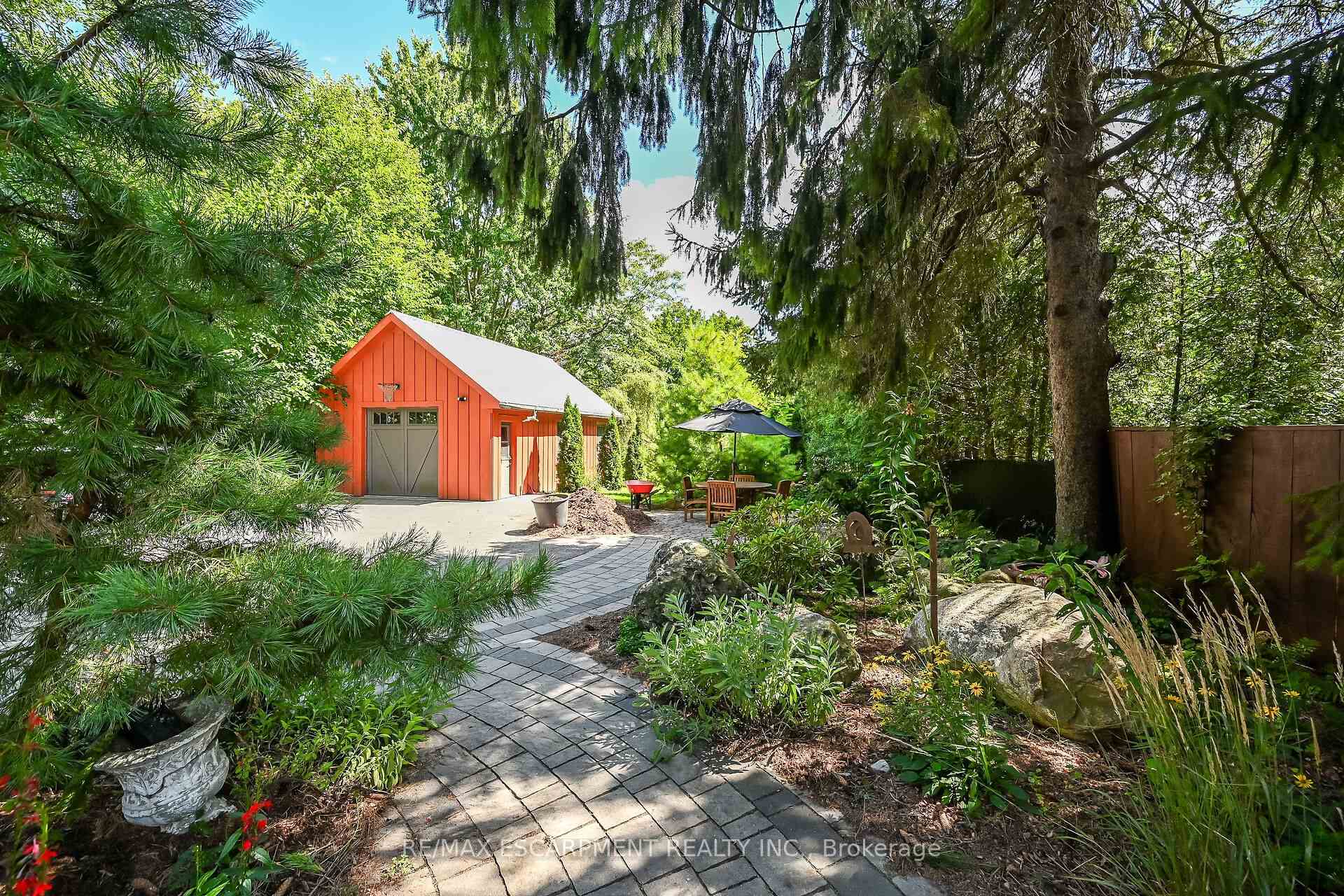 Photo 36 of 2074 Governors Road, Hamilton, Ancaster — HOMEH