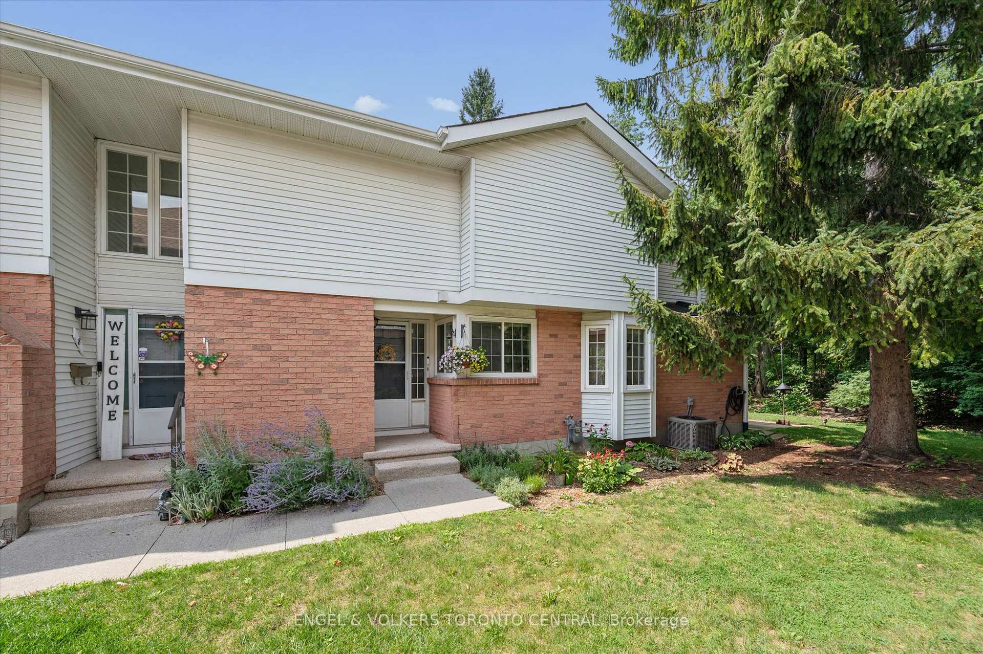 Photo 4 of Unit 7, 220 Kingswood Drive, Kitchener, Alpine — HOMEH