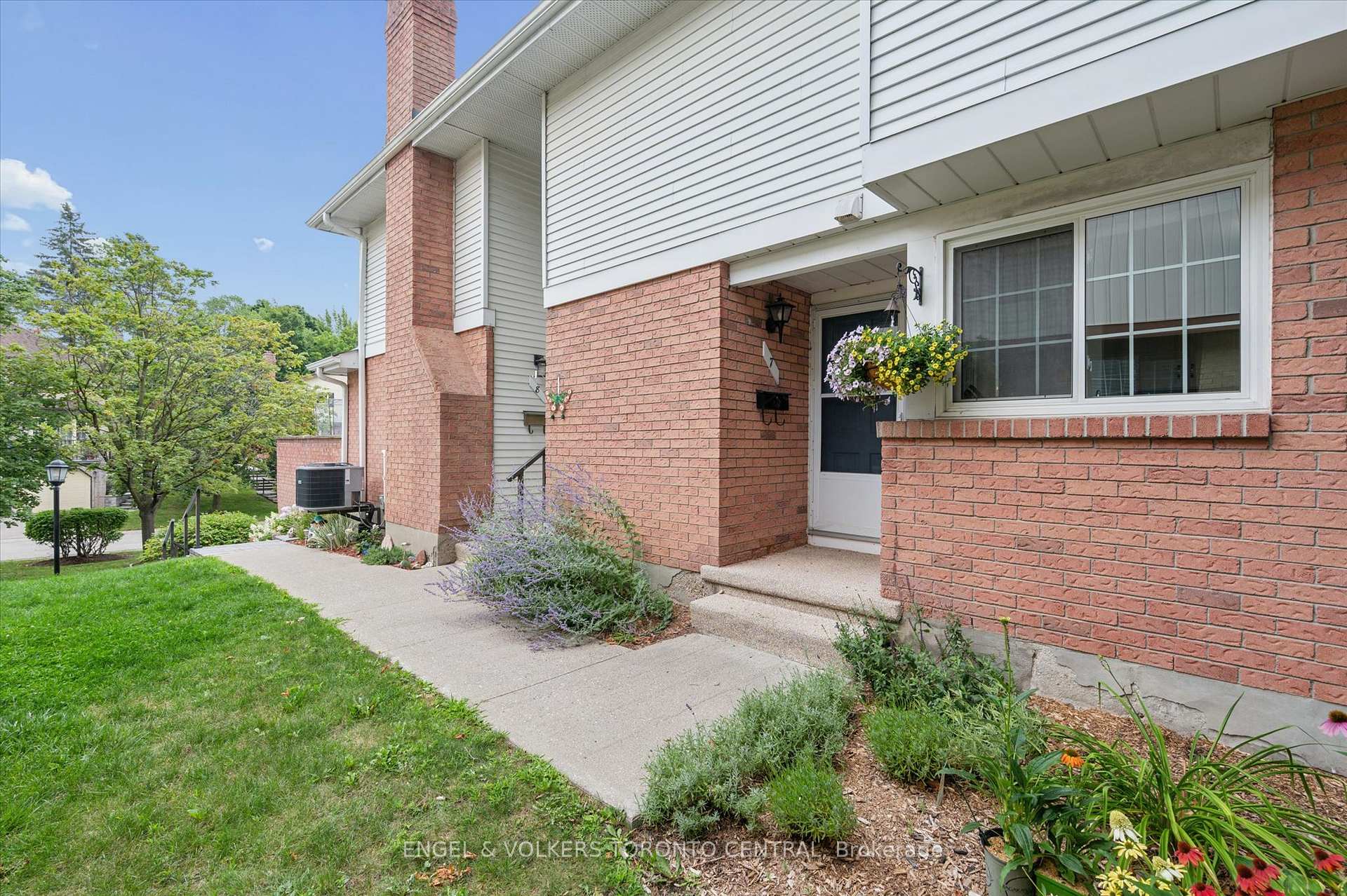 Photo 5 of Unit 7, 220 Kingswood Drive, Kitchener, Alpine — HOMEH