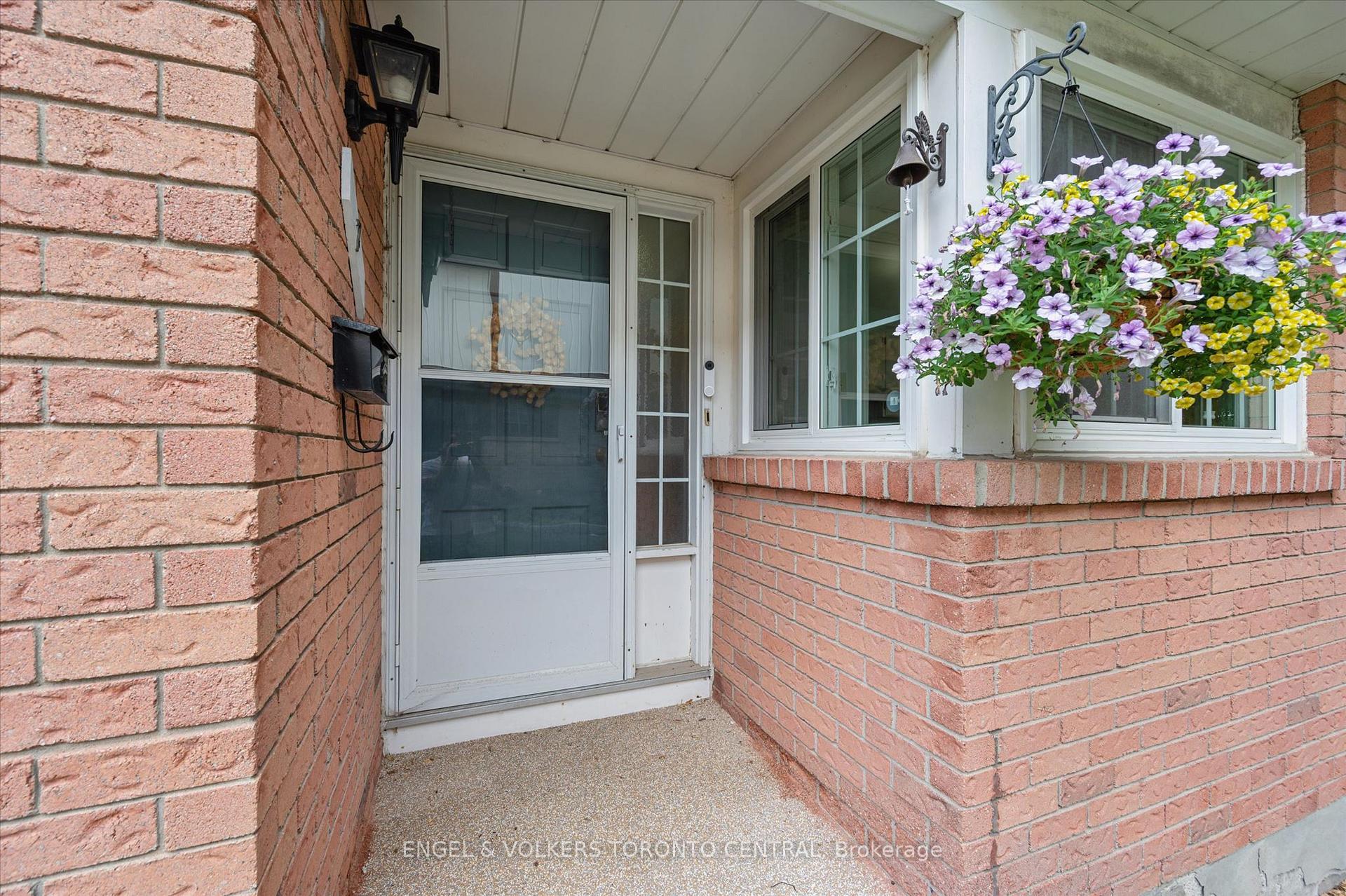 Photo 6 of Unit 7, 220 Kingswood Drive, Kitchener, Alpine — HOMEH