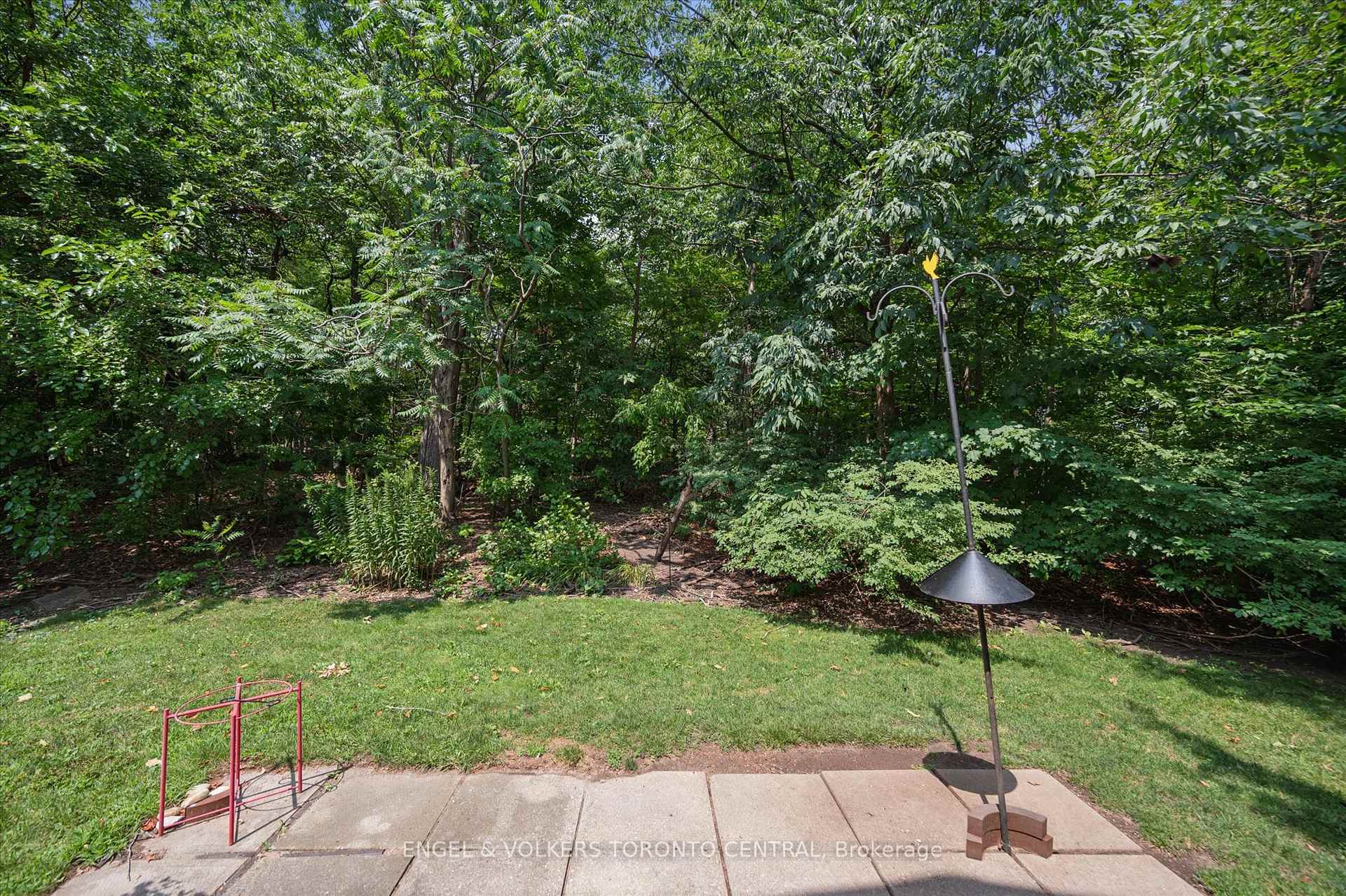 Photo 9 of Unit 7, 220 Kingswood Drive, Kitchener, Alpine — HOMEH