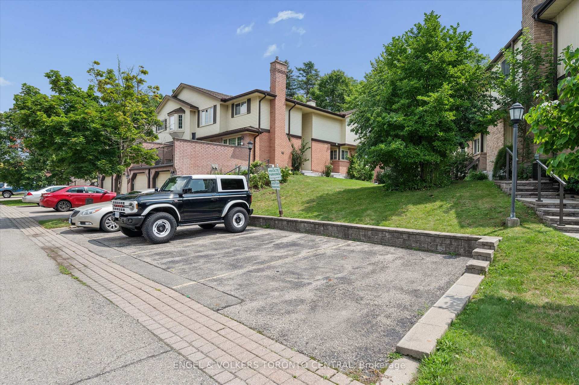 Photo 10 of Unit 7, 220 Kingswood Drive, Kitchener, Alpine — HOMEH
