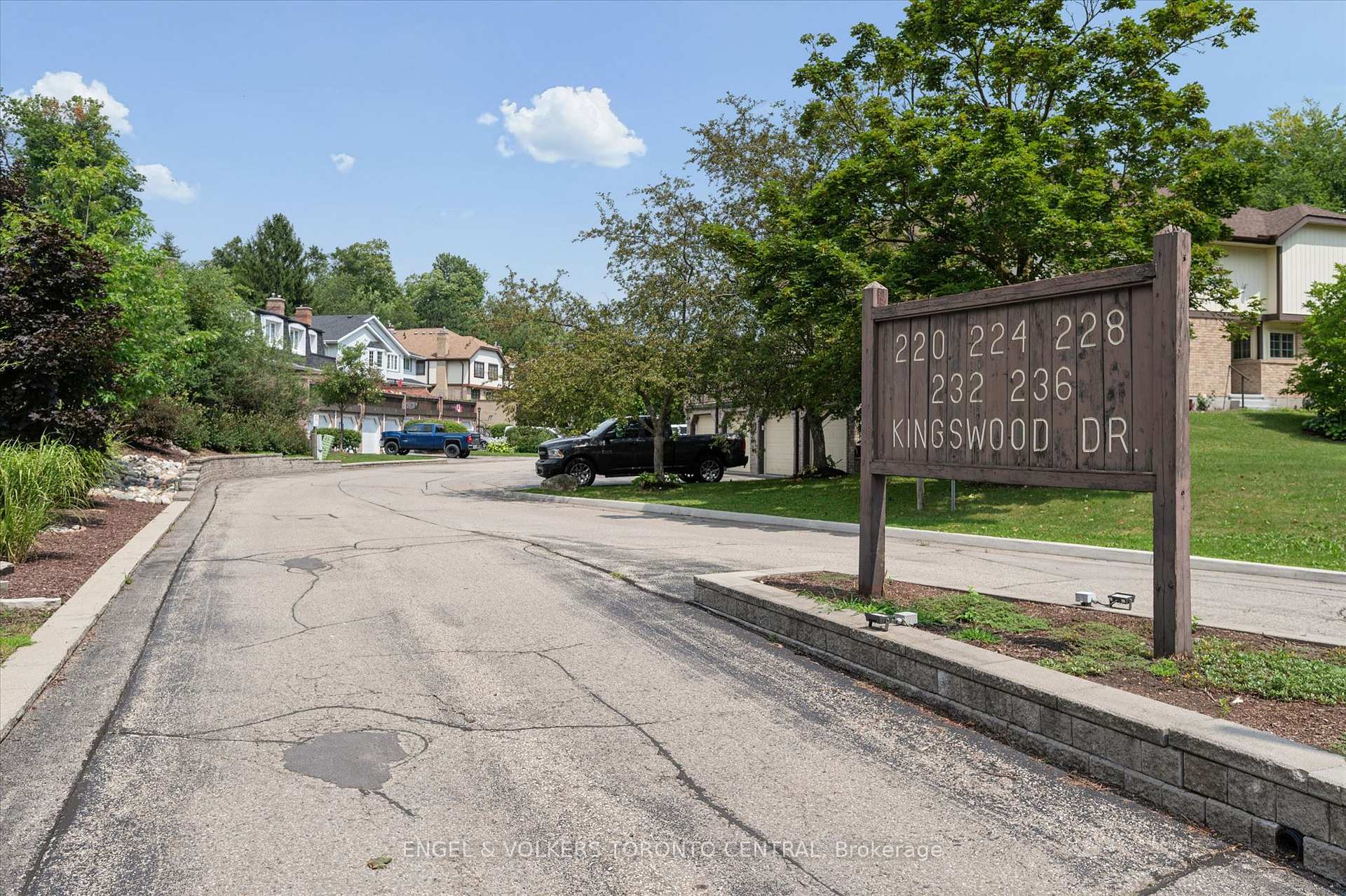 Photo 11 of Unit 7, 220 Kingswood Drive, Kitchener, Alpine — HOMEH