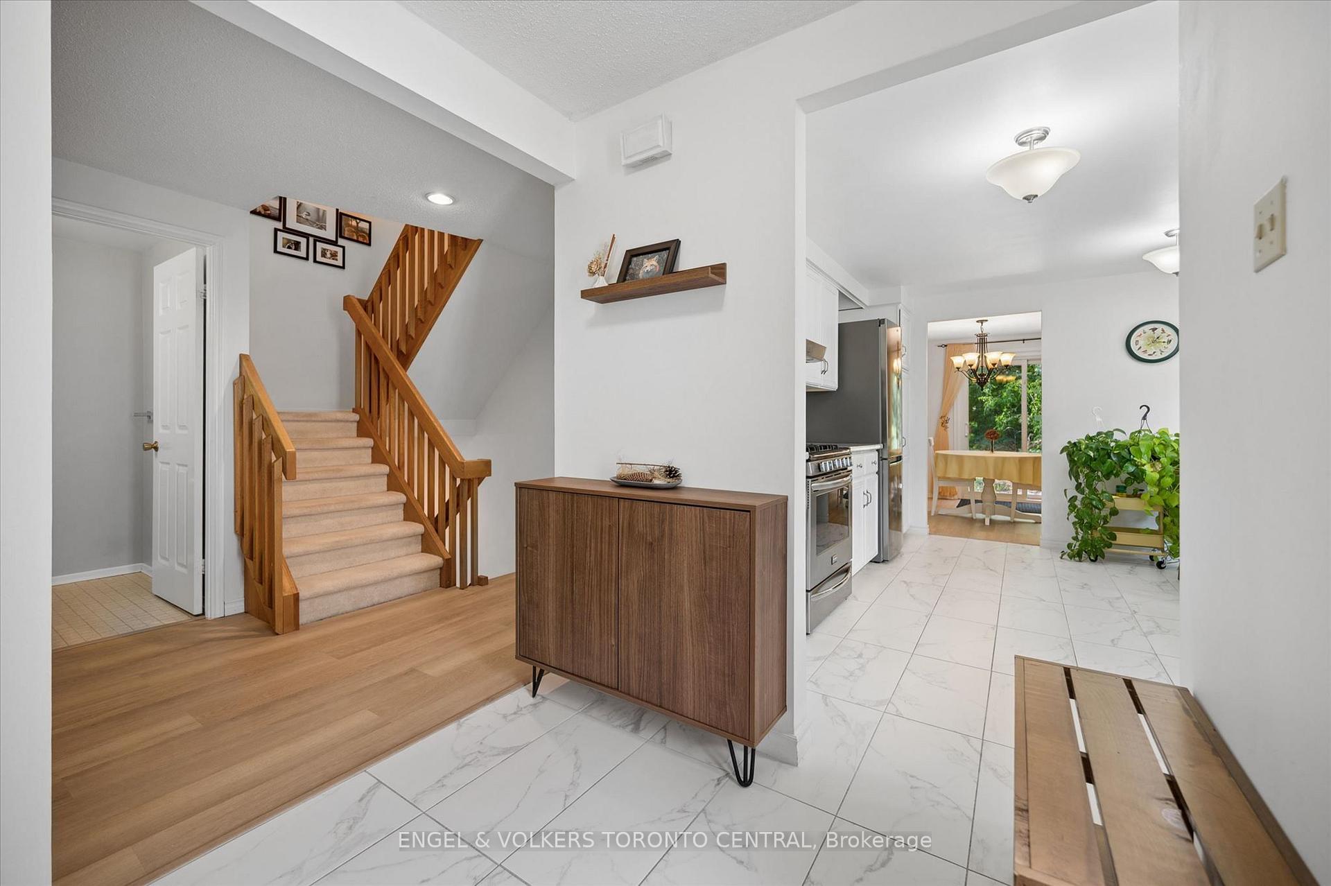 Photo 13 of Unit 7, 220 Kingswood Drive, Kitchener, Alpine — HOMEH