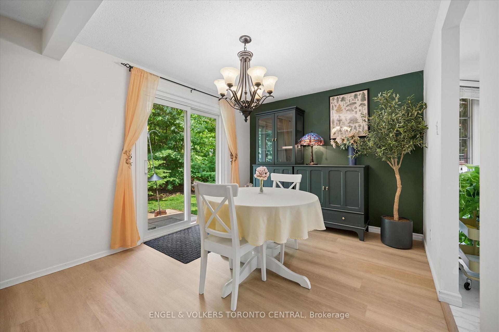 Photo 18 of Unit 7, 220 Kingswood Drive, Kitchener, Alpine — HOMEH