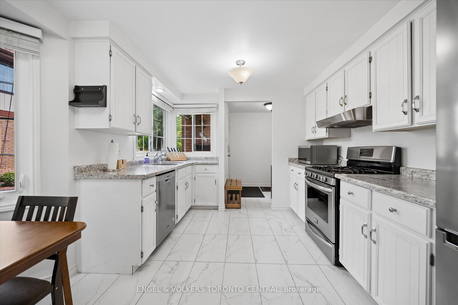 Photo 23 of Unit 7, 220 Kingswood Drive, Kitchener, Alpine — HOMEH