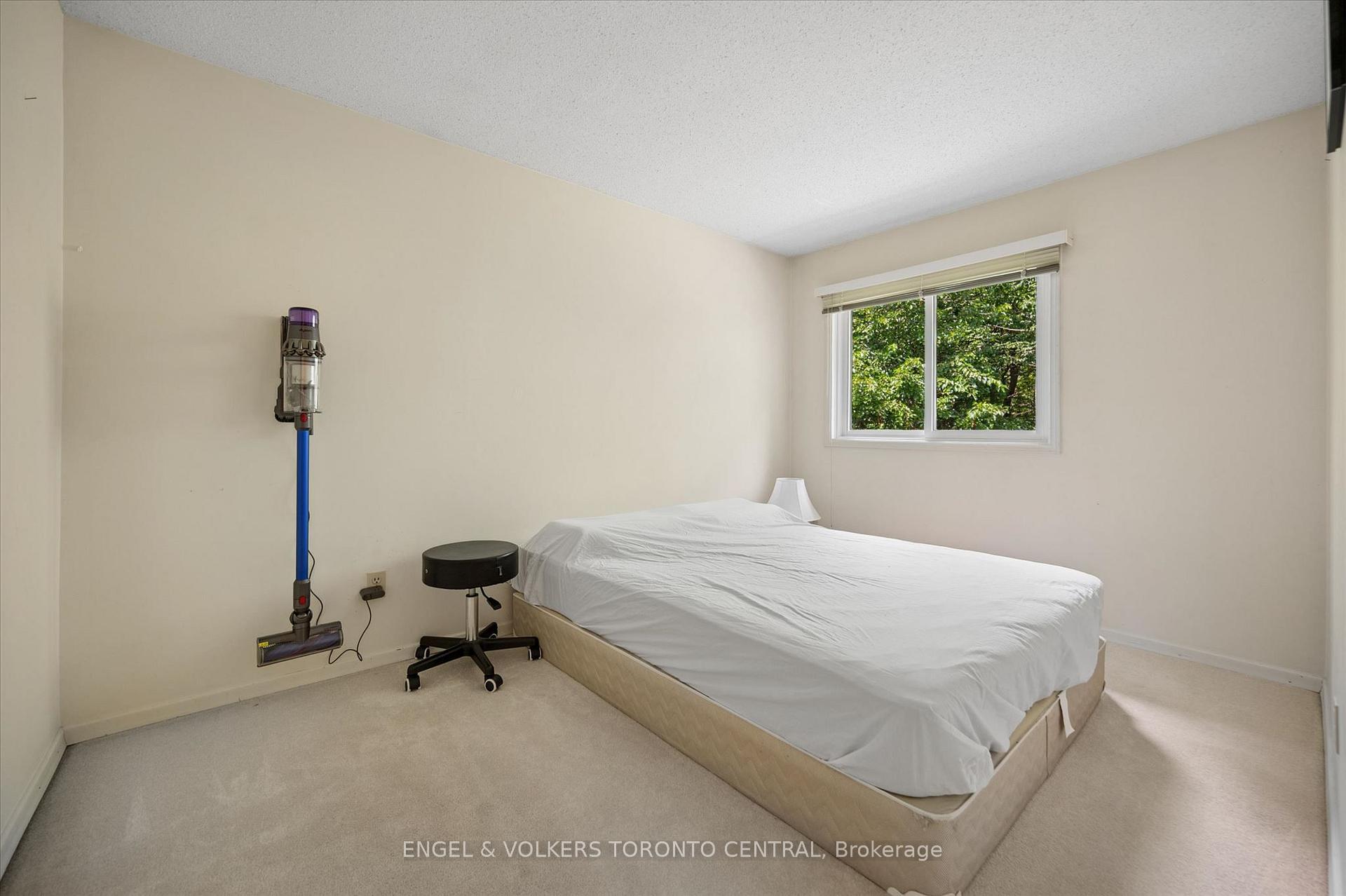 Photo 31 of Unit 7, 220 Kingswood Drive, Kitchener, Alpine — HOMEH