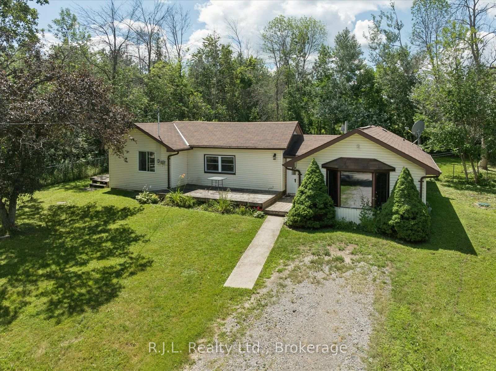 Photo of 475 Causeway View Road S