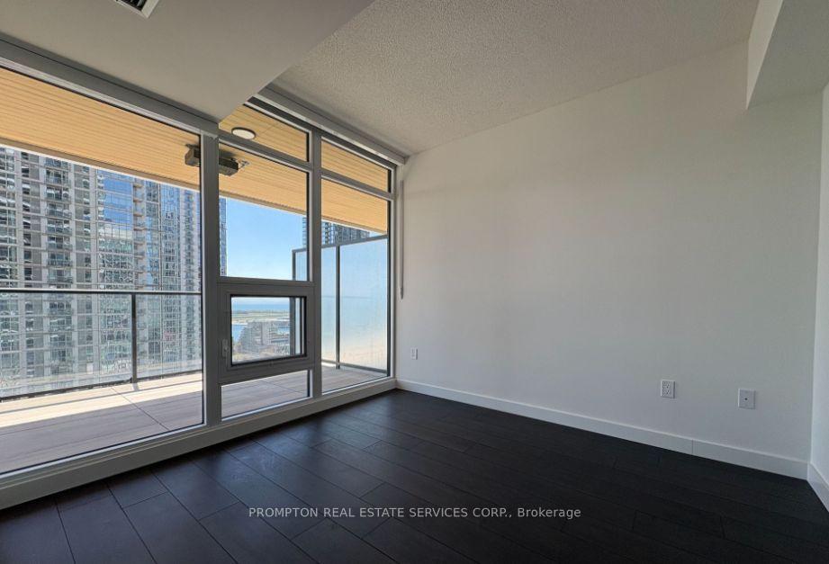 Photo 4 of Unit 2007, 1 Concord Cityplace Way, Toronto, Waterfront Communities — HOMEH
