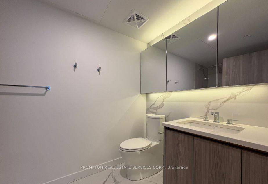 Photo 6 of Unit 2007, 1 Concord Cityplace Way, Toronto, Waterfront Communities — HOMEH