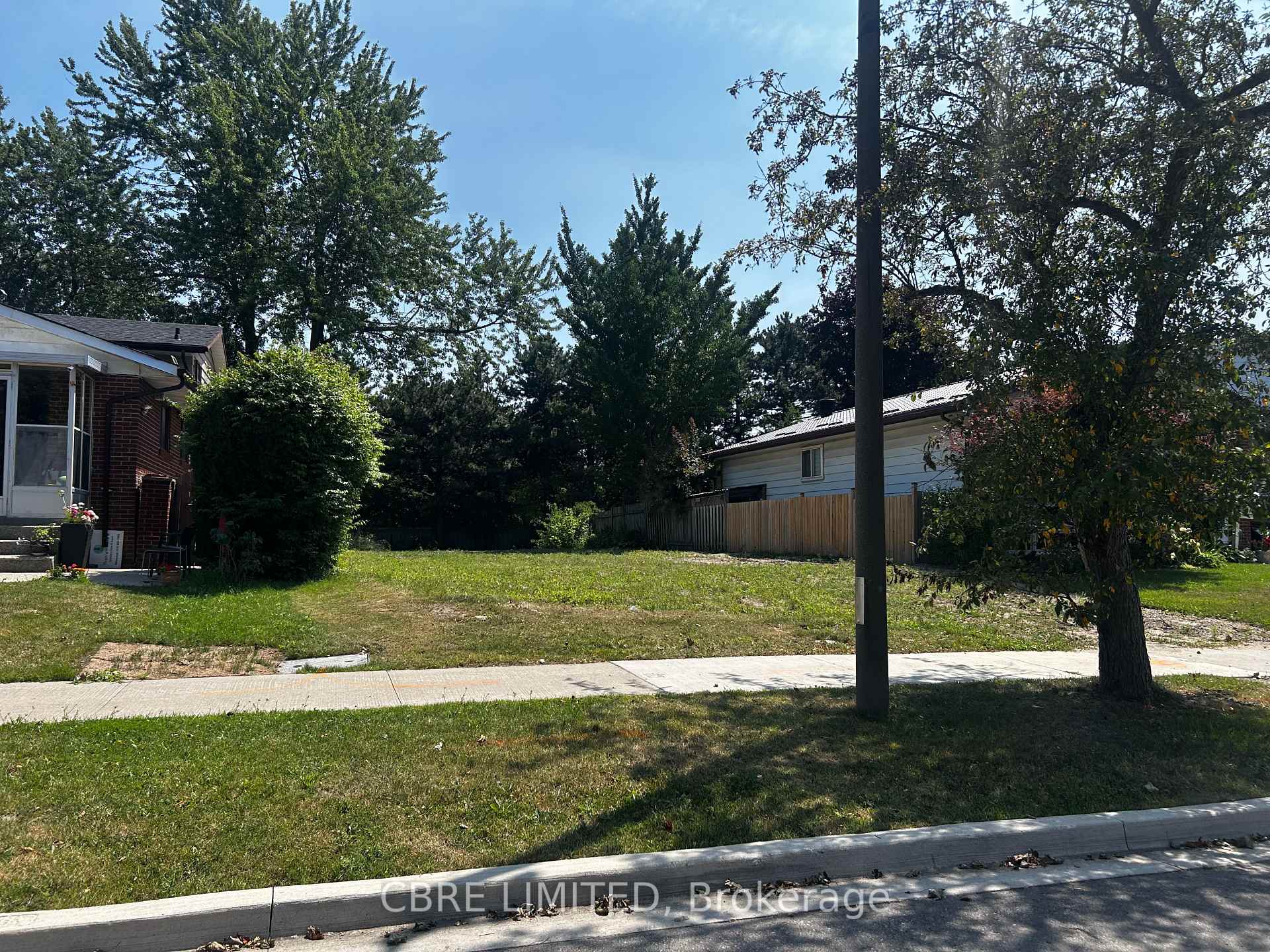 Photo 3 of 46 Howell Square, Scarborough, Malvern — HOMEH