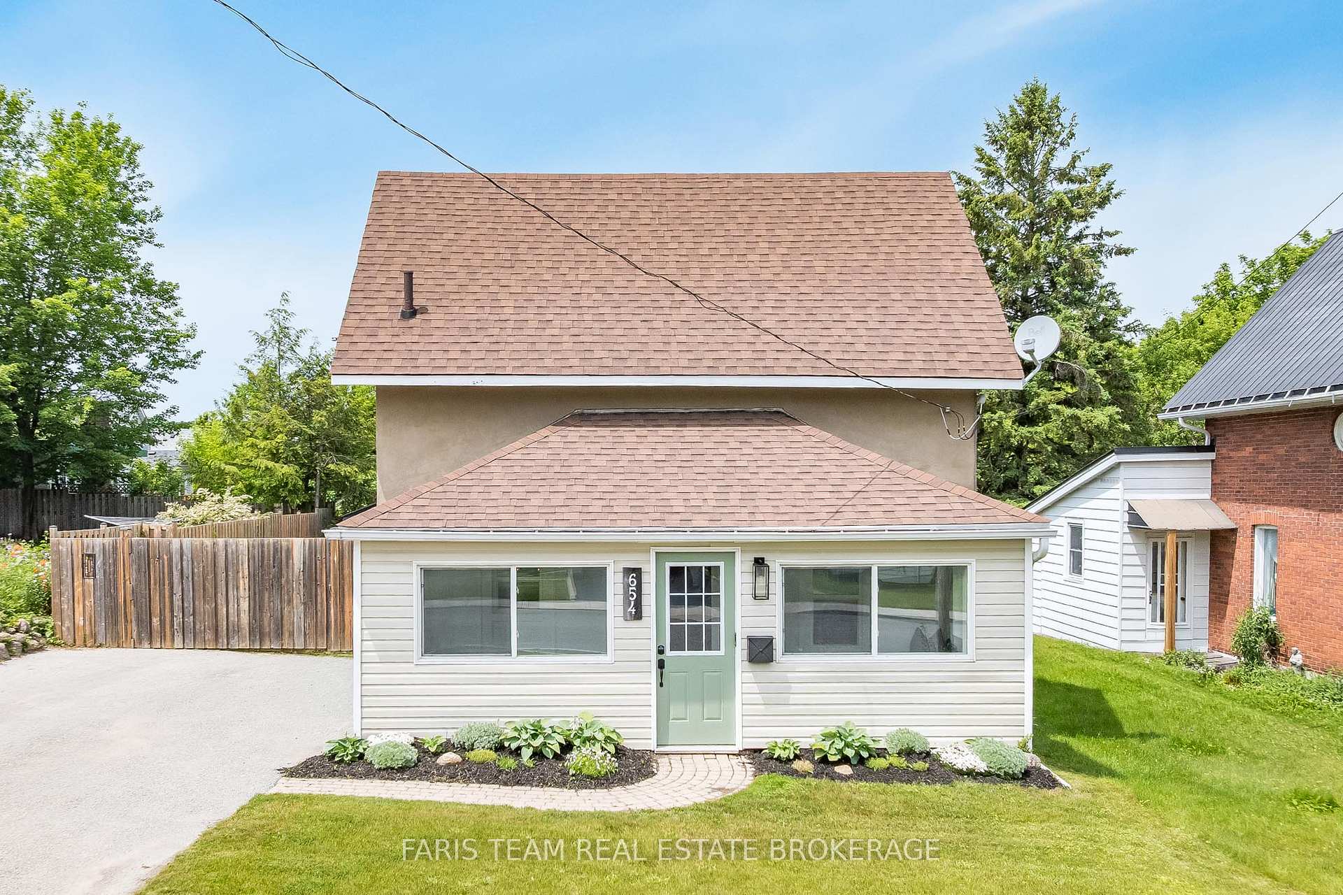 Photo 2 of 654 Victoria Street, Midland — HOMEH