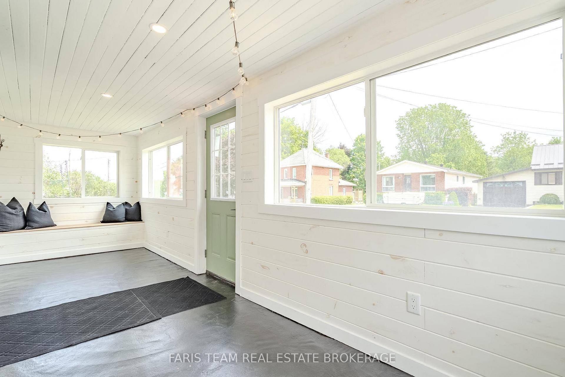Photo 5 of 654 Victoria Street, Midland — HOMEH