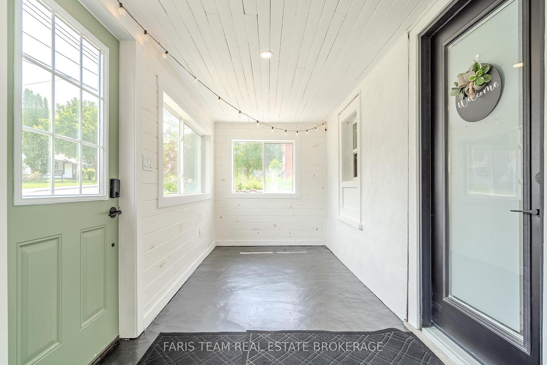 Photo 6 of 654 Victoria Street, Midland — HOMEH