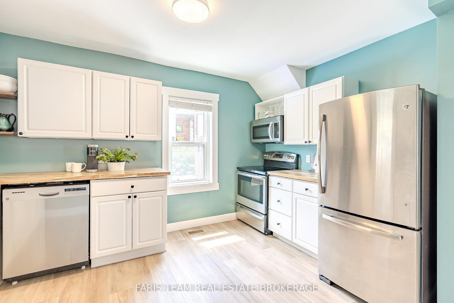 Photo 7 of 654 Victoria Street, Midland — HOMEH