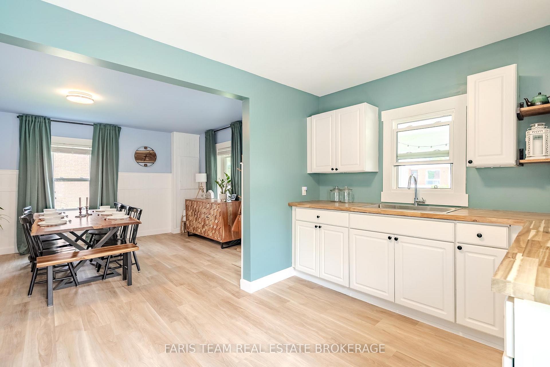 Photo 11 of 654 Victoria Street, Midland — HOMEH