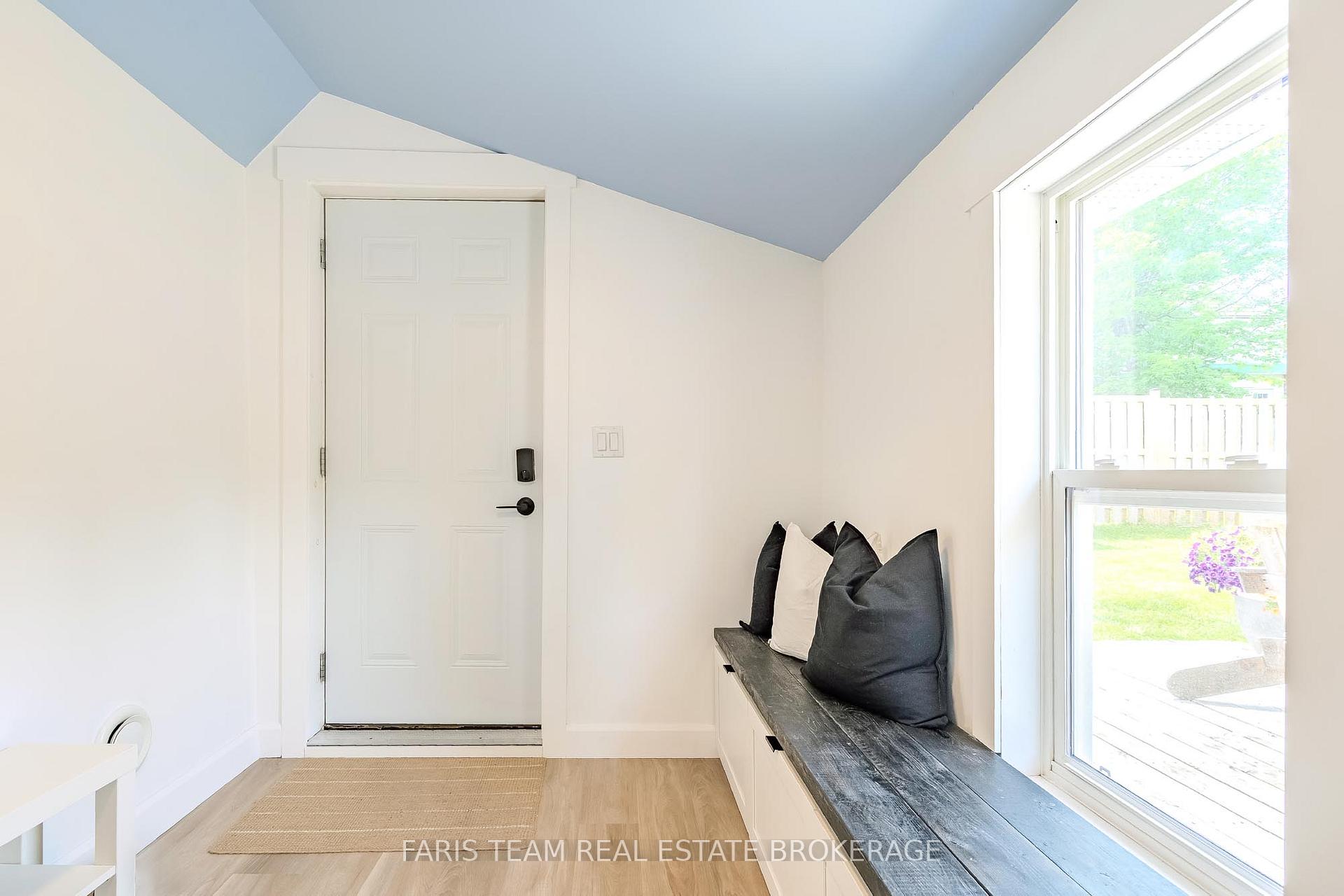 Photo 19 of 654 Victoria Street, Midland — HOMEH