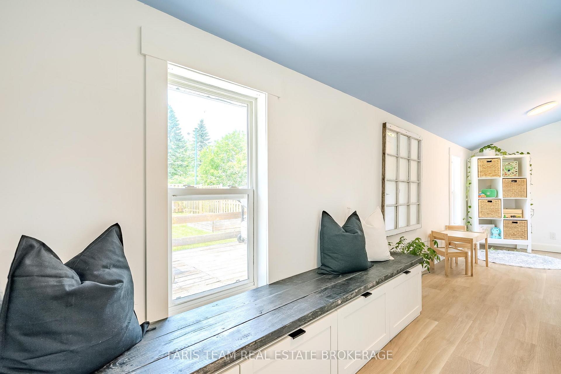 Photo 20 of 654 Victoria Street, Midland — HOMEH