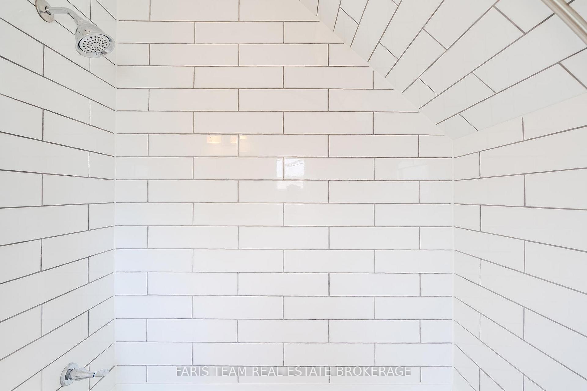 Photo 27 of 654 Victoria Street, Midland — HOMEH