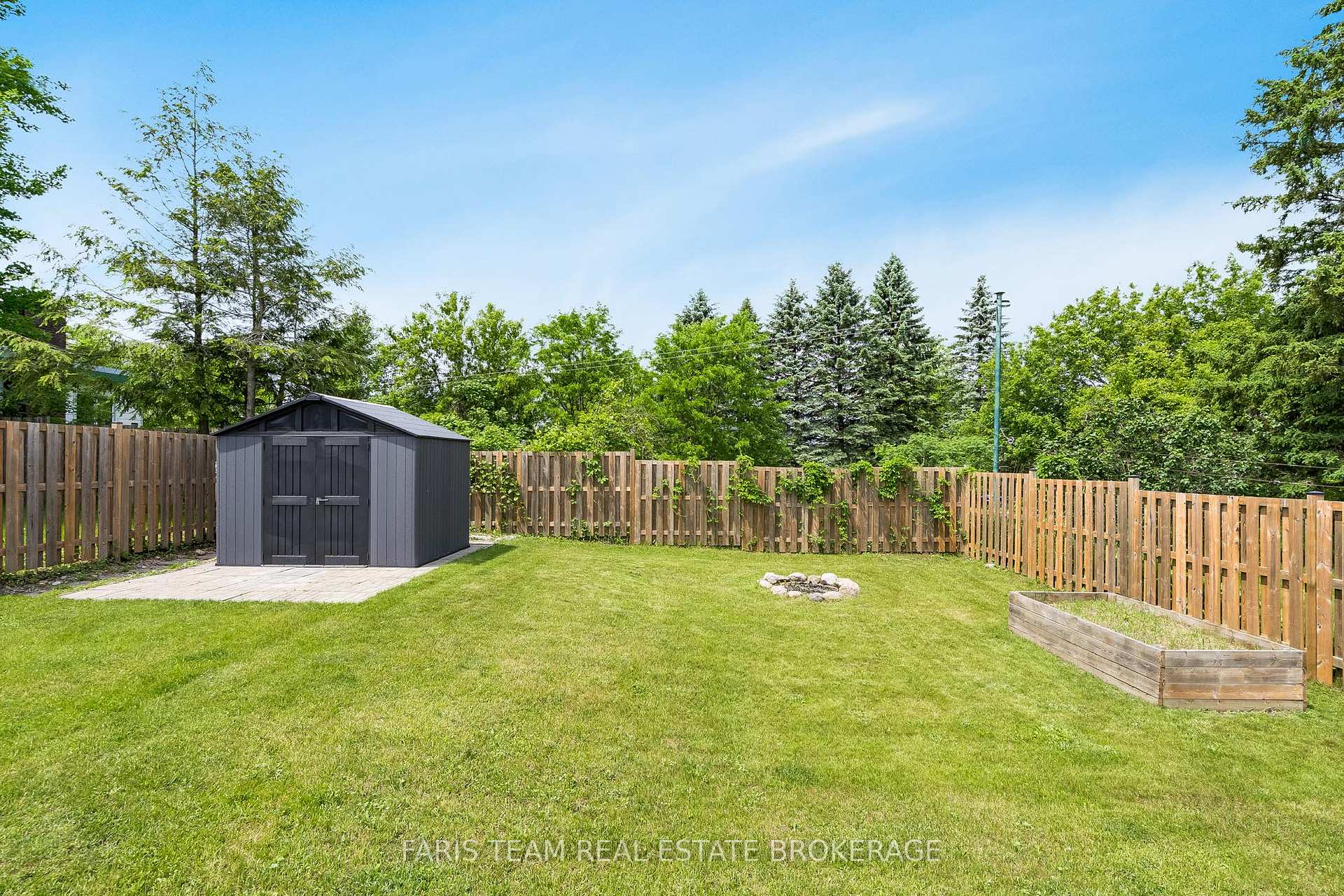 Photo 34 of 654 Victoria Street, Midland — HOMEH