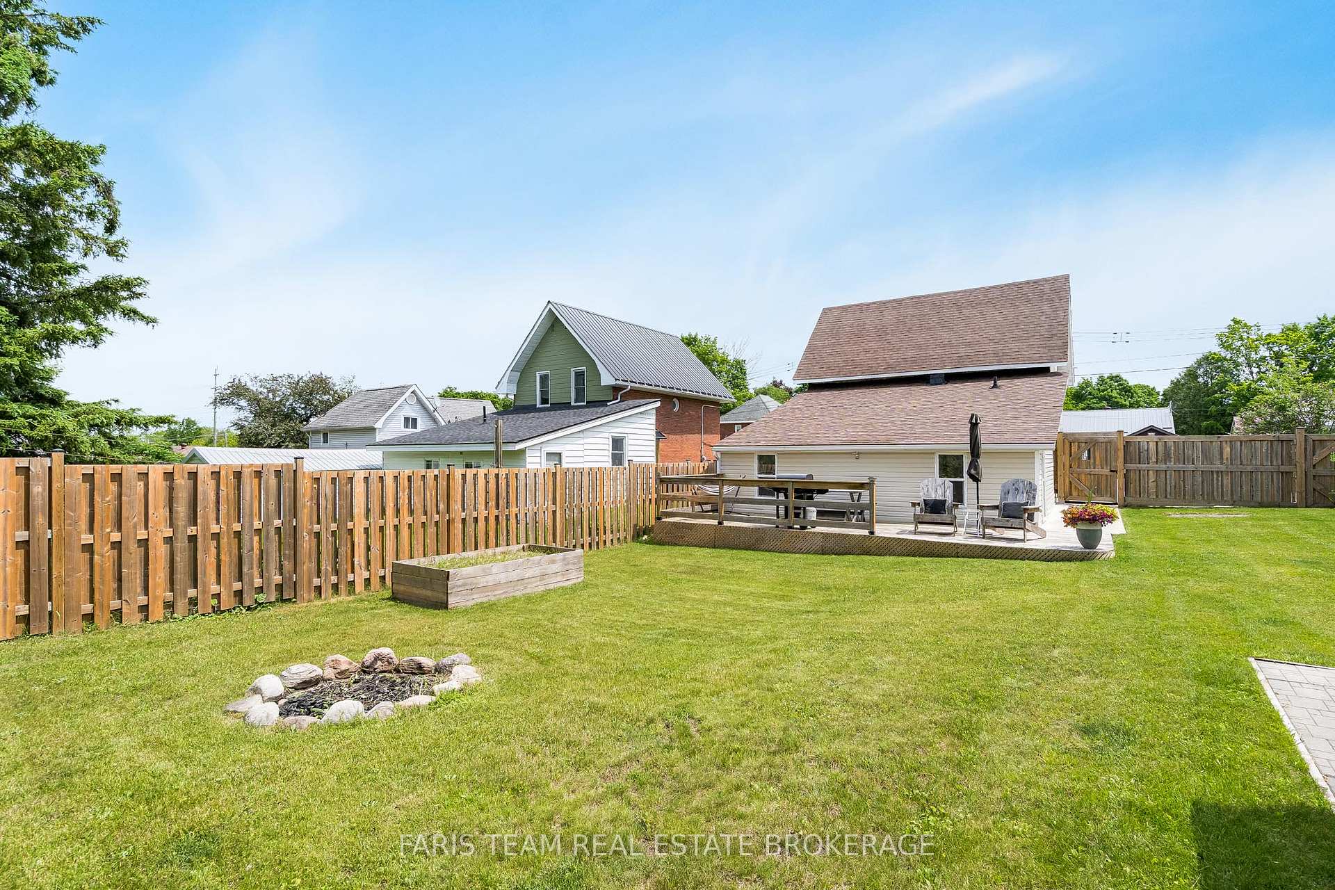 Photo 35 of 654 Victoria Street, Midland — HOMEH
