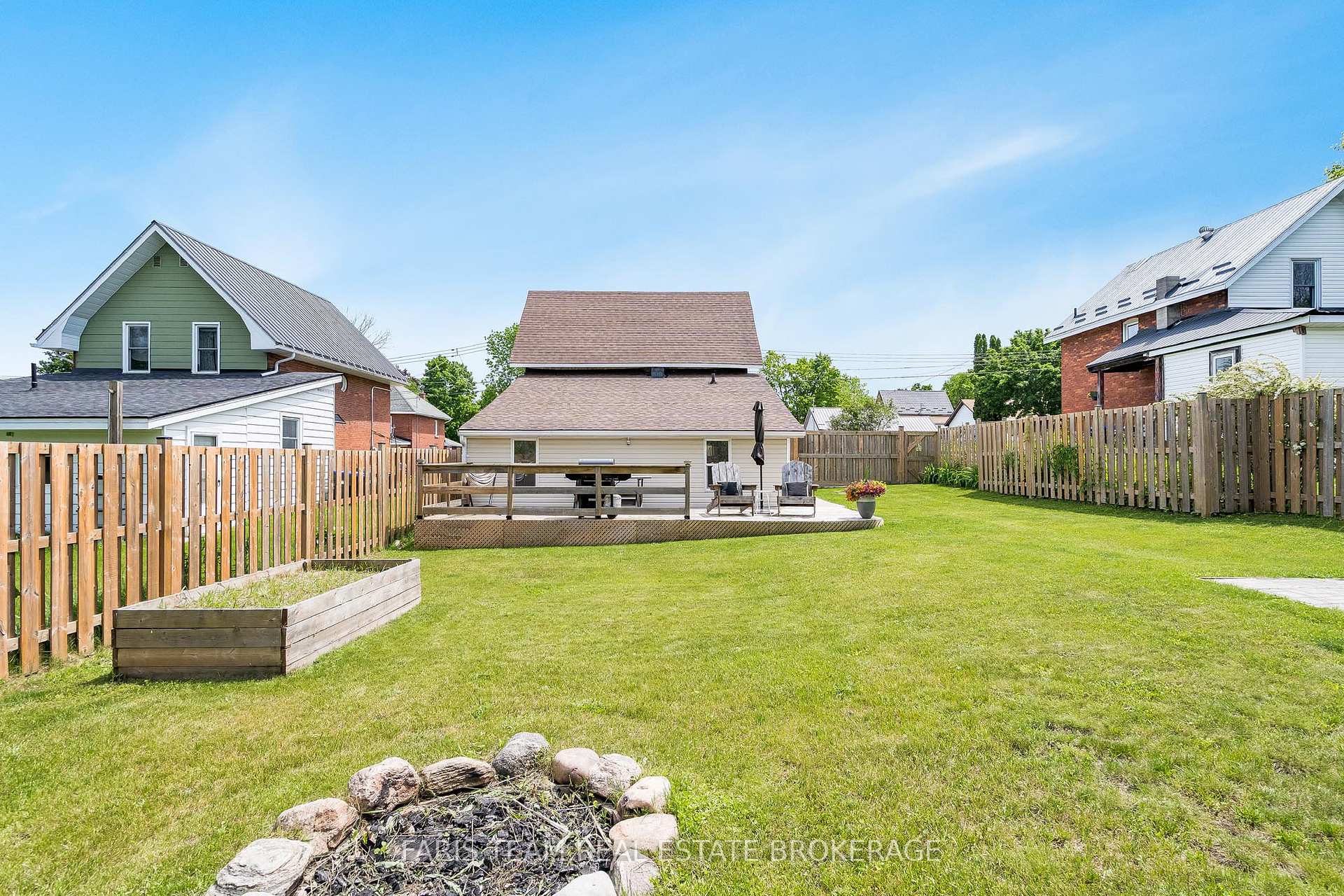 Photo 36 of 654 Victoria Street, Midland — HOMEH